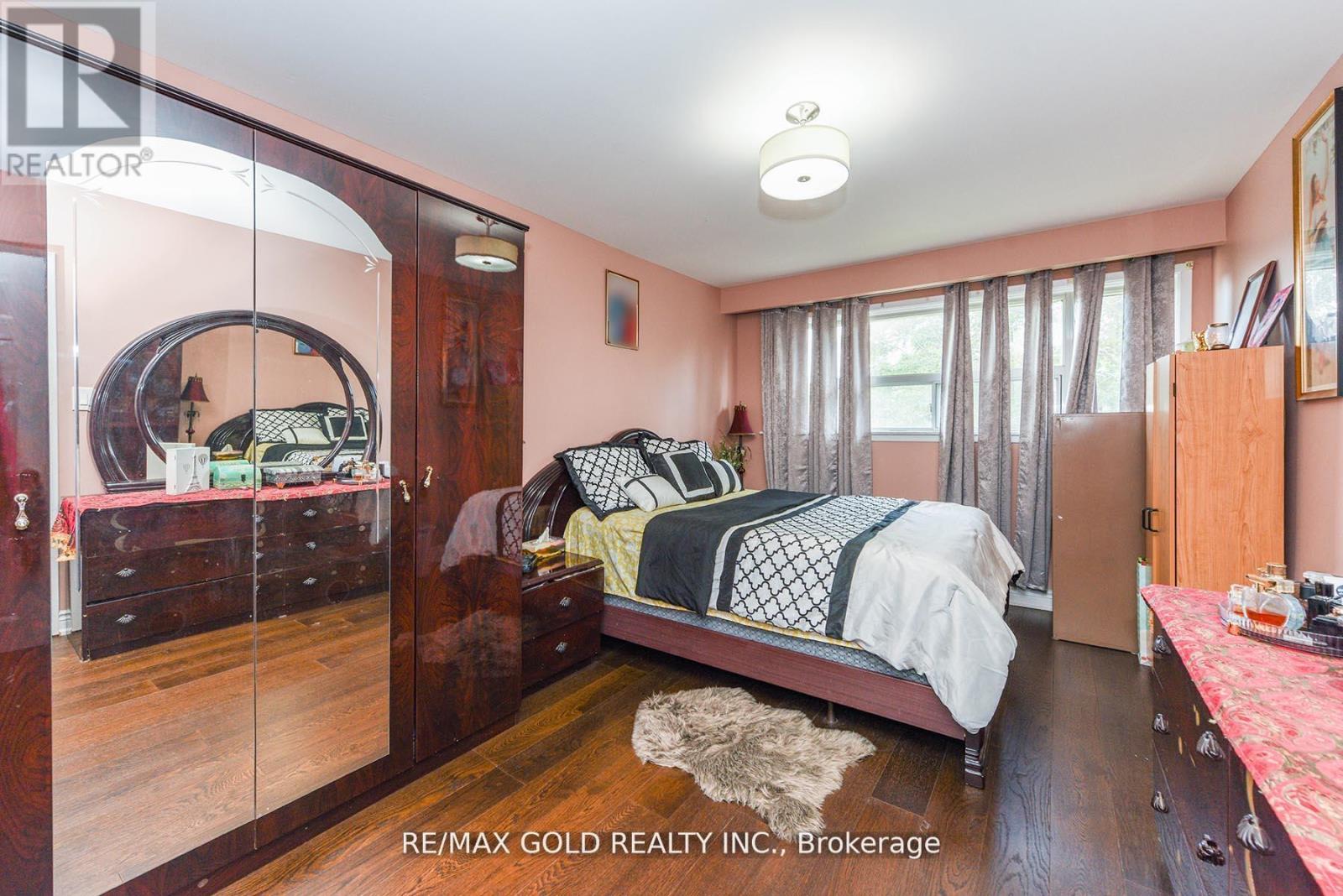 3507 Laddie Crescent, Mississauga (Malton), Ontario  L4T 1N2 - Photo 16 - W12442823