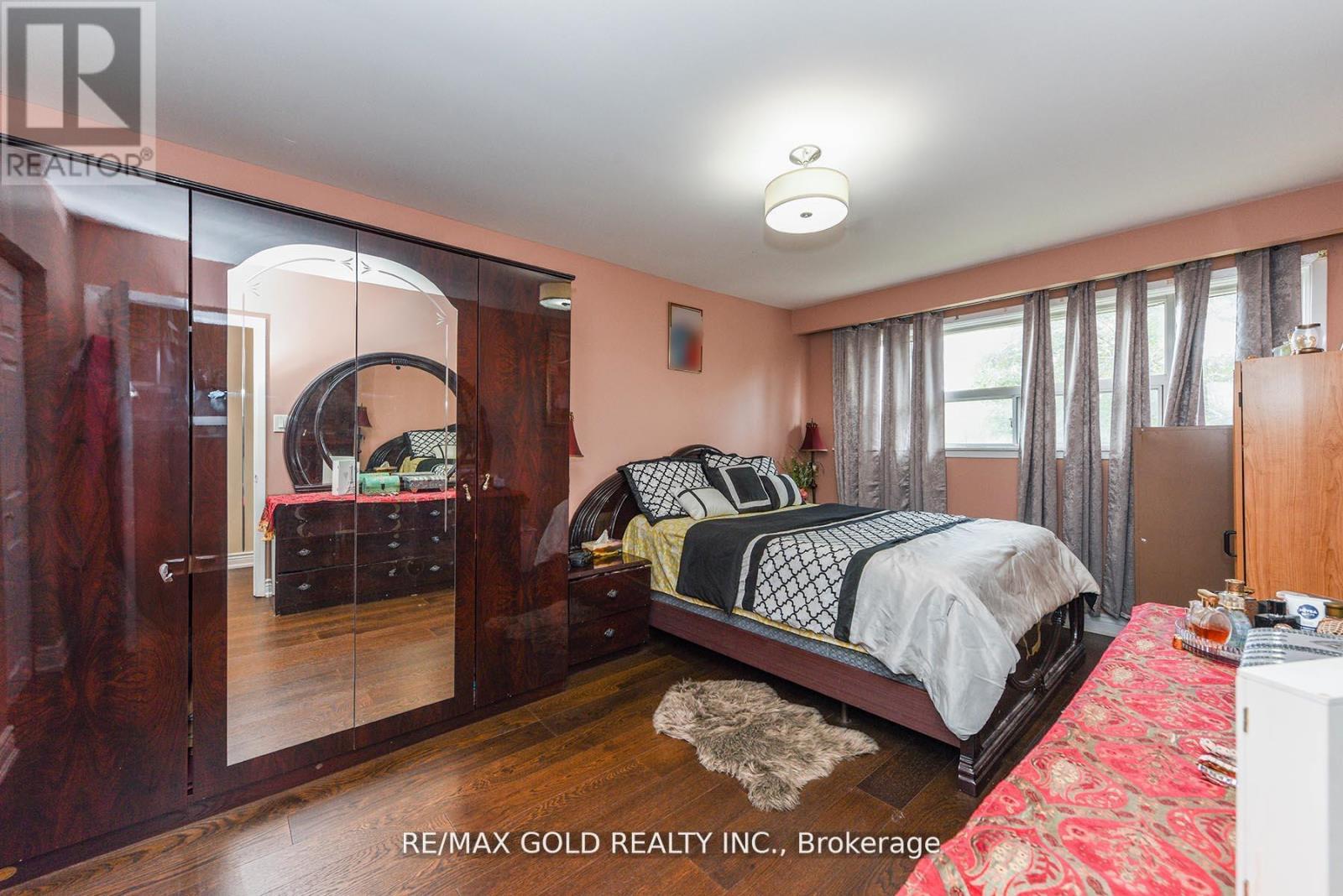 3507 Laddie Crescent, Mississauga (Malton), Ontario  L4T 1N2 - Photo 18 - W12442823