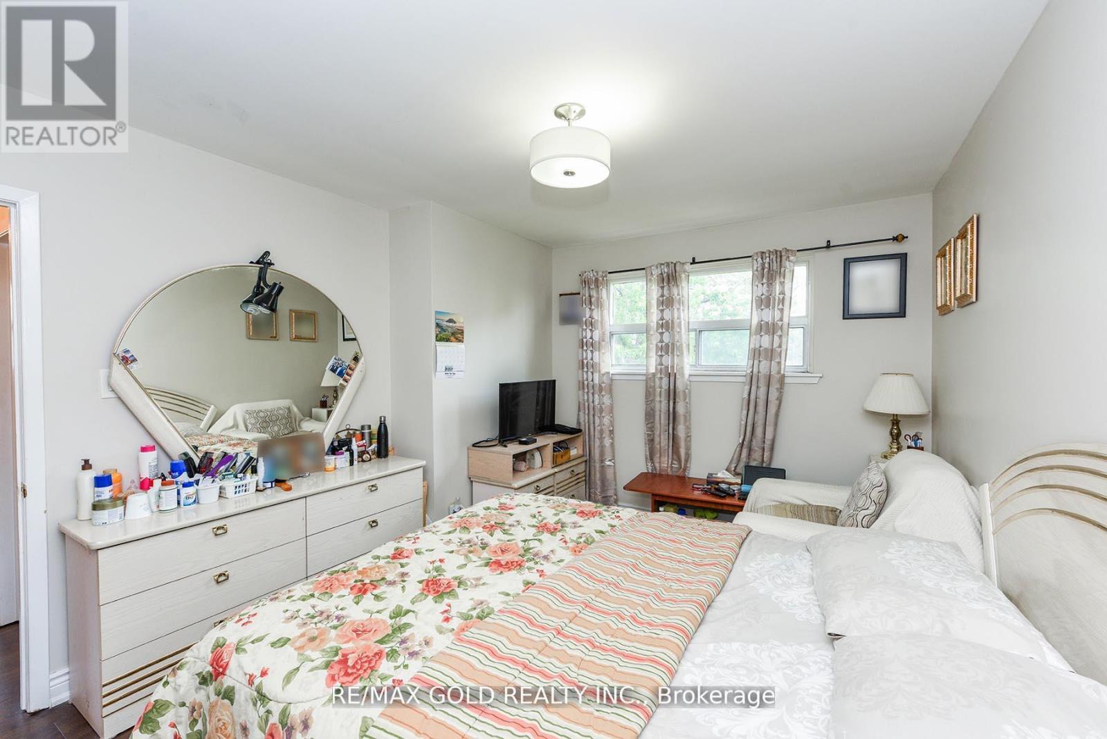 3507 Laddie Crescent, Mississauga (Malton), Ontario  L4T 1N2 - Photo 23 - W12442823