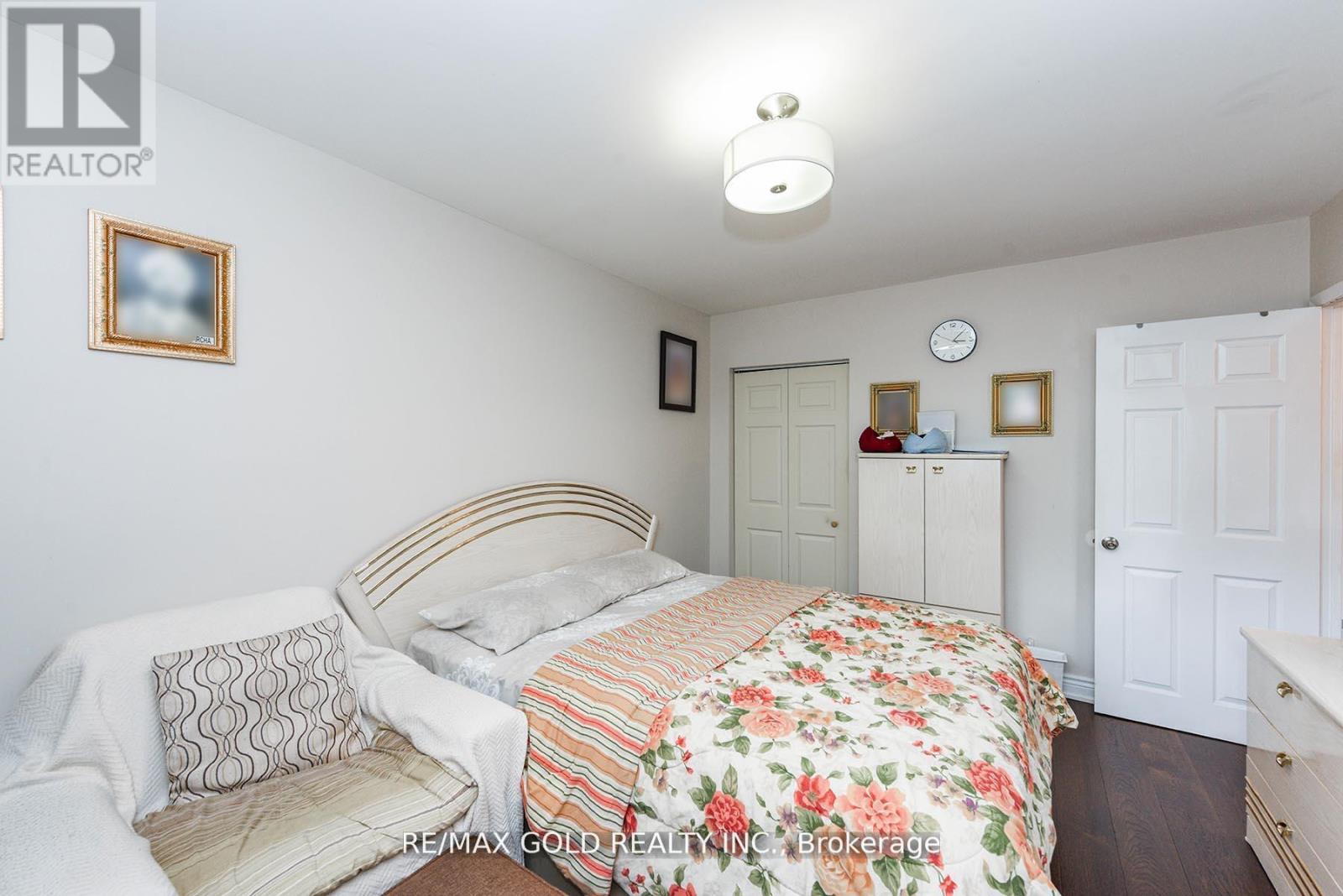 3507 Laddie Crescent, Mississauga (Malton), Ontario  L4T 1N2 - Photo 24 - W12442823