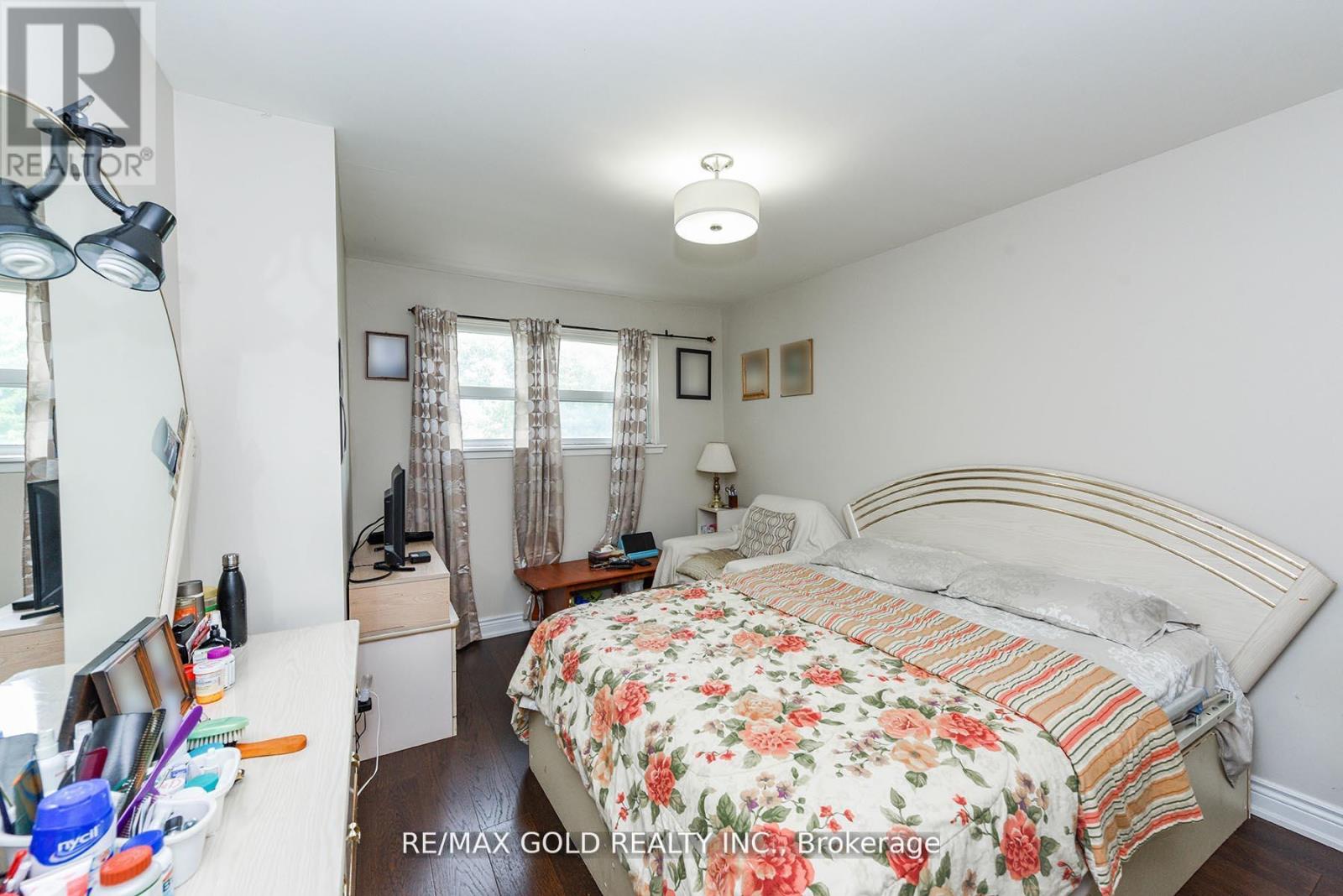 3507 Laddie Crescent, Mississauga (Malton), Ontario  L4T 1N2 - Photo 25 - W12442823