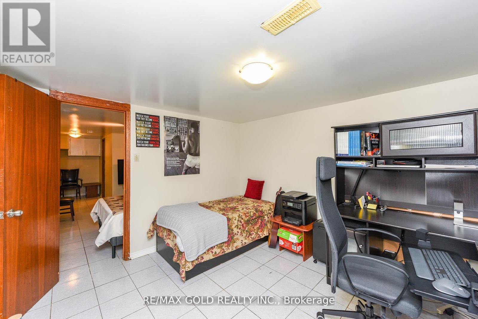 3507 Laddie Crescent, Mississauga (Malton), Ontario  L4T 1N2 - Photo 28 - W12442823
