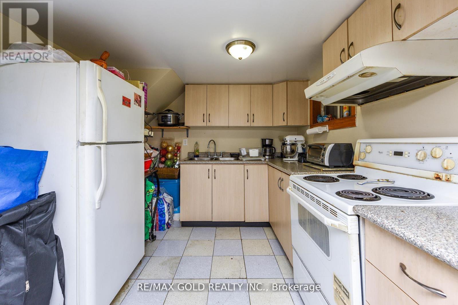 3507 Laddie Crescent, Mississauga (Malton), Ontario  L4T 1N2 - Photo 31 - W12442823