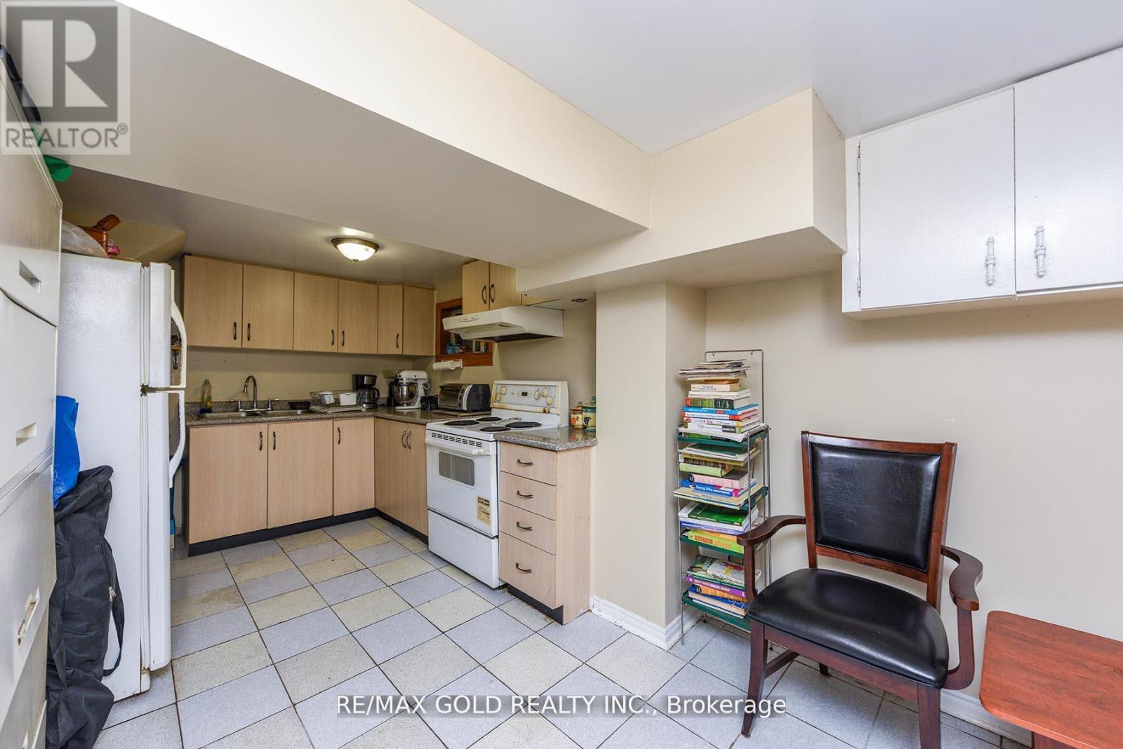 3507 Laddie Crescent, Mississauga (Malton), Ontario  L4T 1N2 - Photo 32 - W12442823