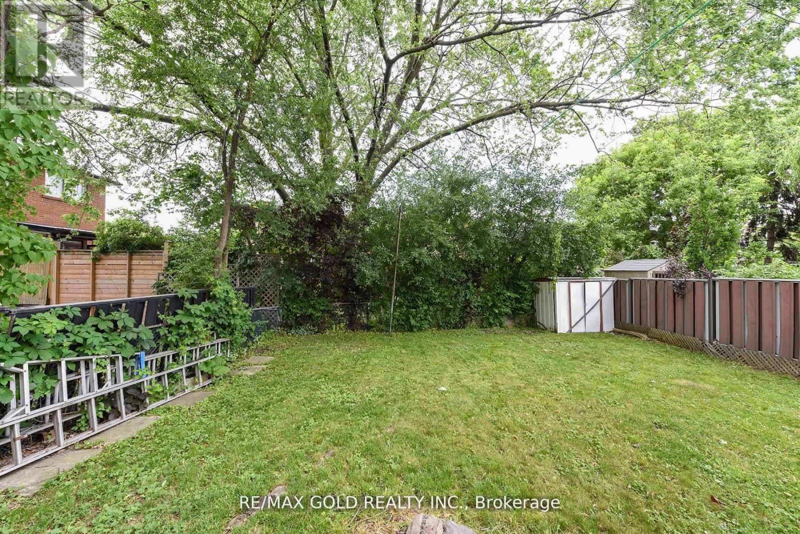 3507 Laddie Crescent, Mississauga (Malton), Ontario  L4T 1N2 - Photo 35 - W12442823
