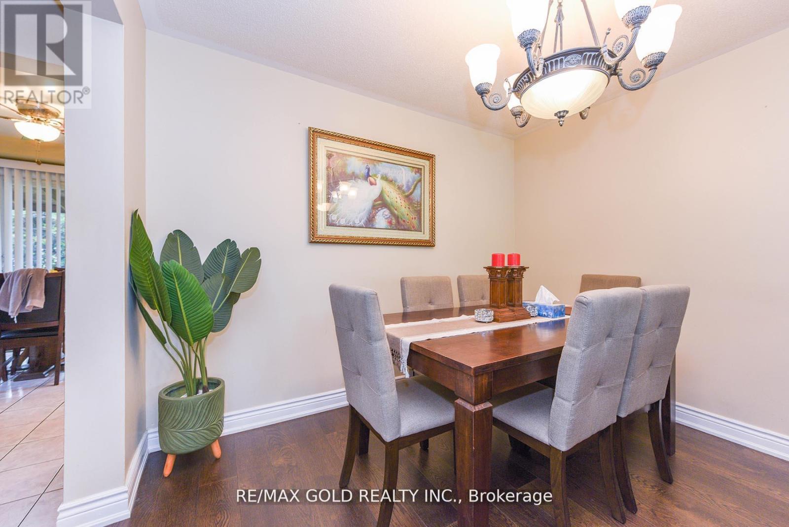 3507 Laddie Crescent, Mississauga (Malton), Ontario  L4T 1N2 - Photo 8 - W12442823