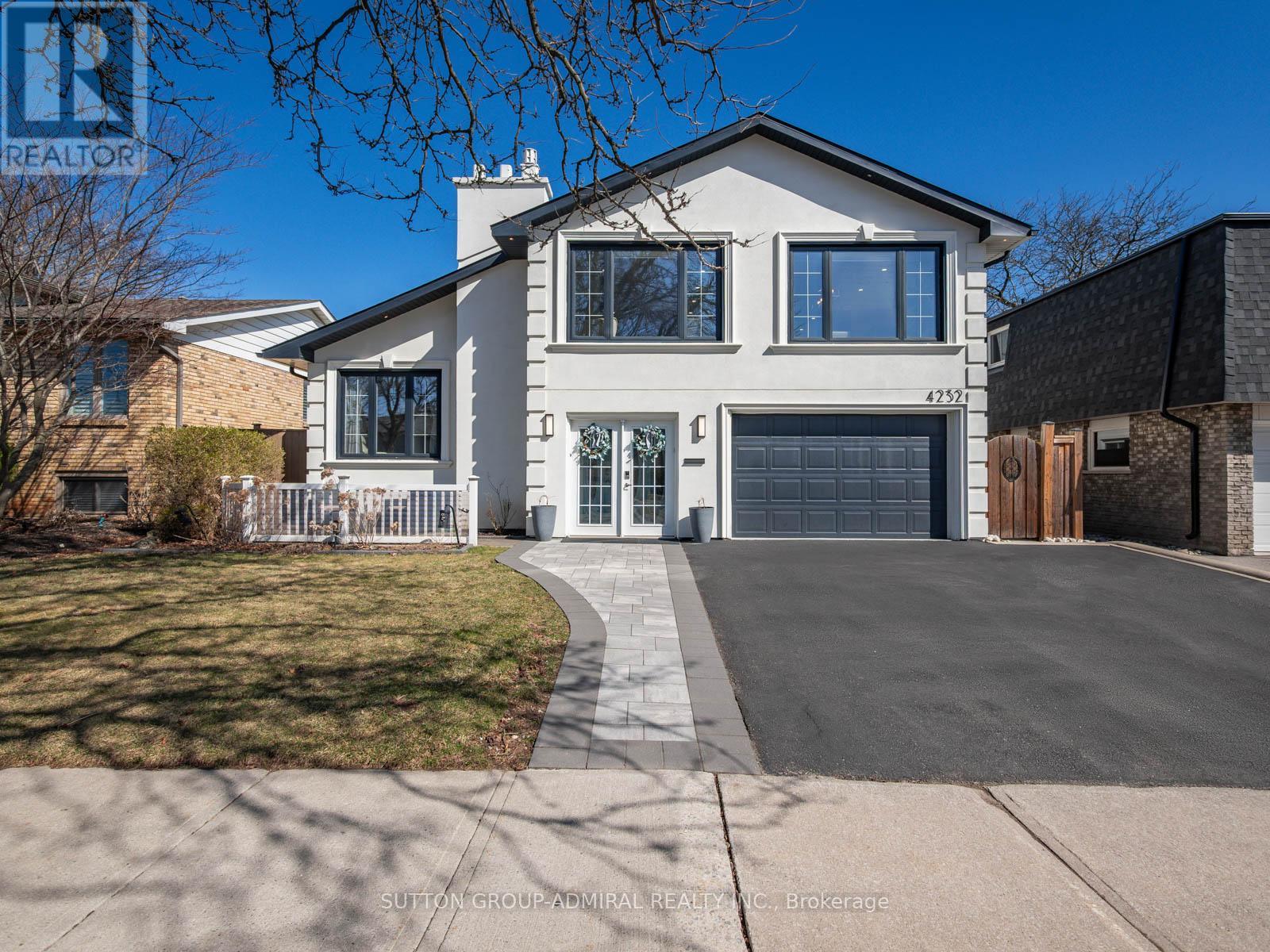 4232 Longmoor Drive, Burlington (Shoreacres), Ontario  L7L 4Z9 - Photo 1 - W12442828