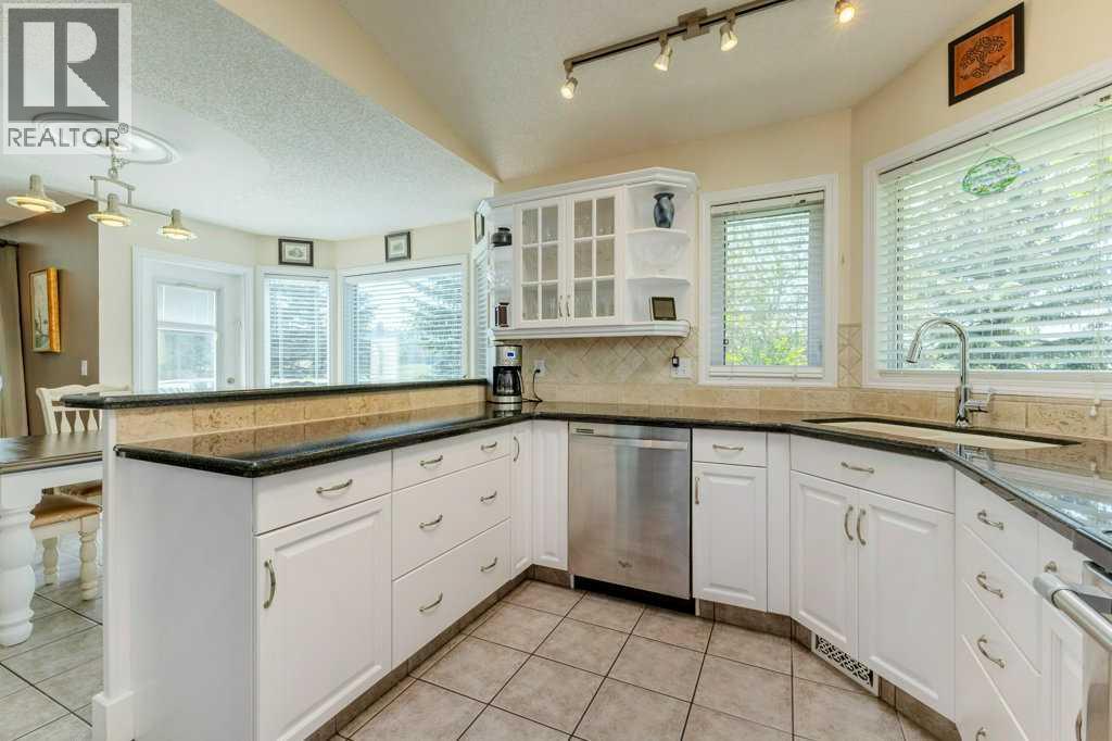 119 Valley Ridge Green Nw, Calgary, Alberta  T3B 5L5 - Photo 13 - A2228920