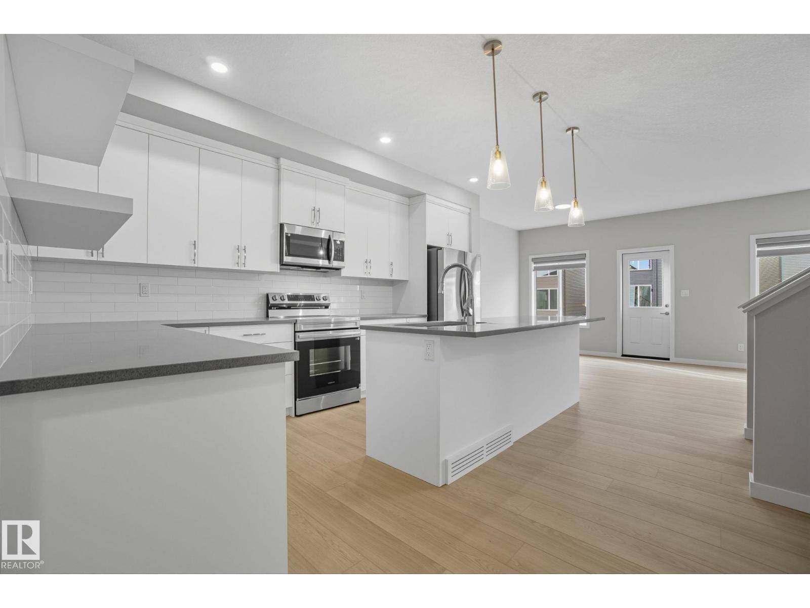 9102 Elves Lo Nw Nw, Edmonton, Alberta  T6M 3G2 - Photo 4 - E4453145