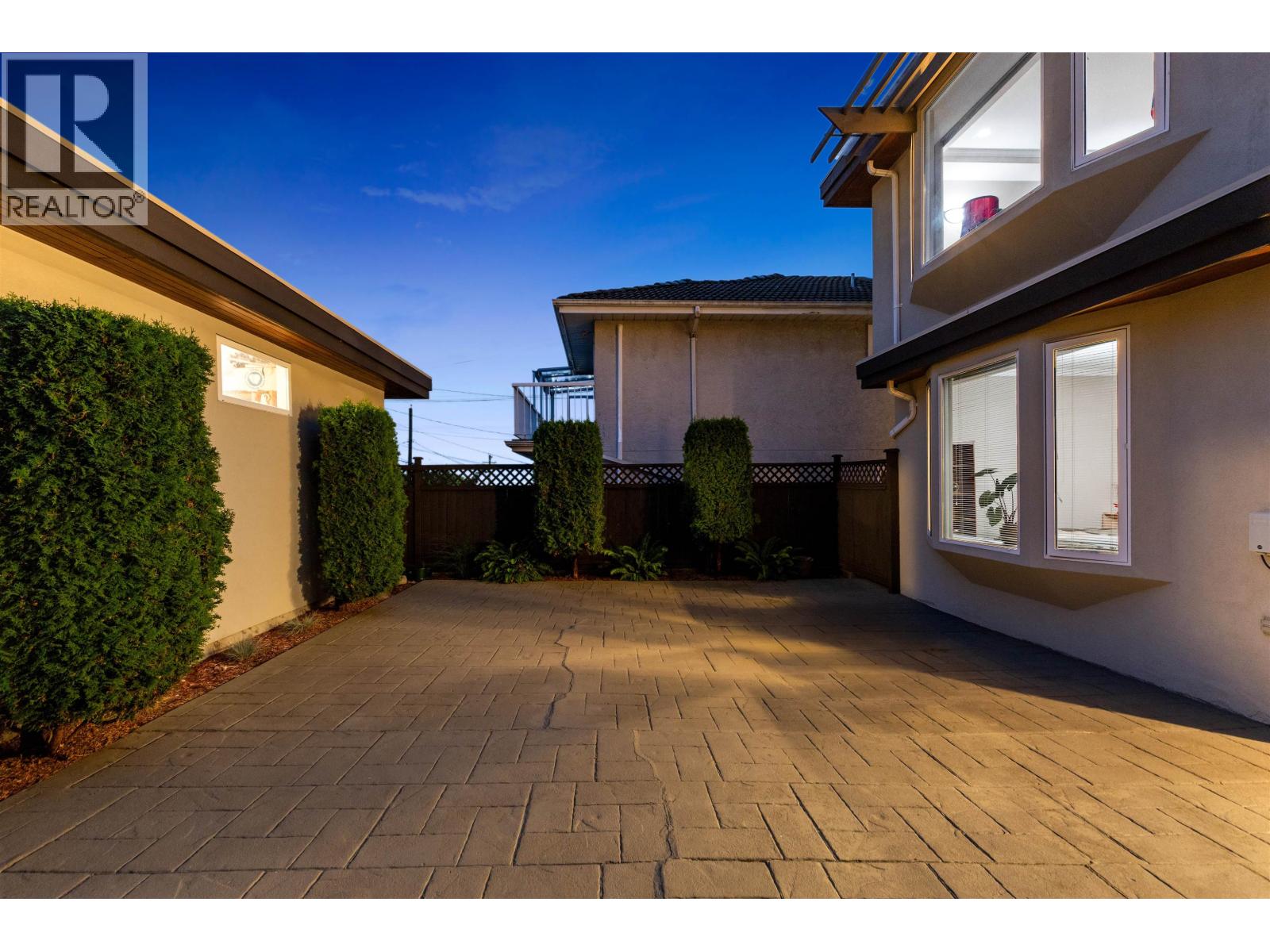 38 N Glynde Avenue, Burnaby, British Columbia  V5B 1G7 - Photo 9 - R3054918