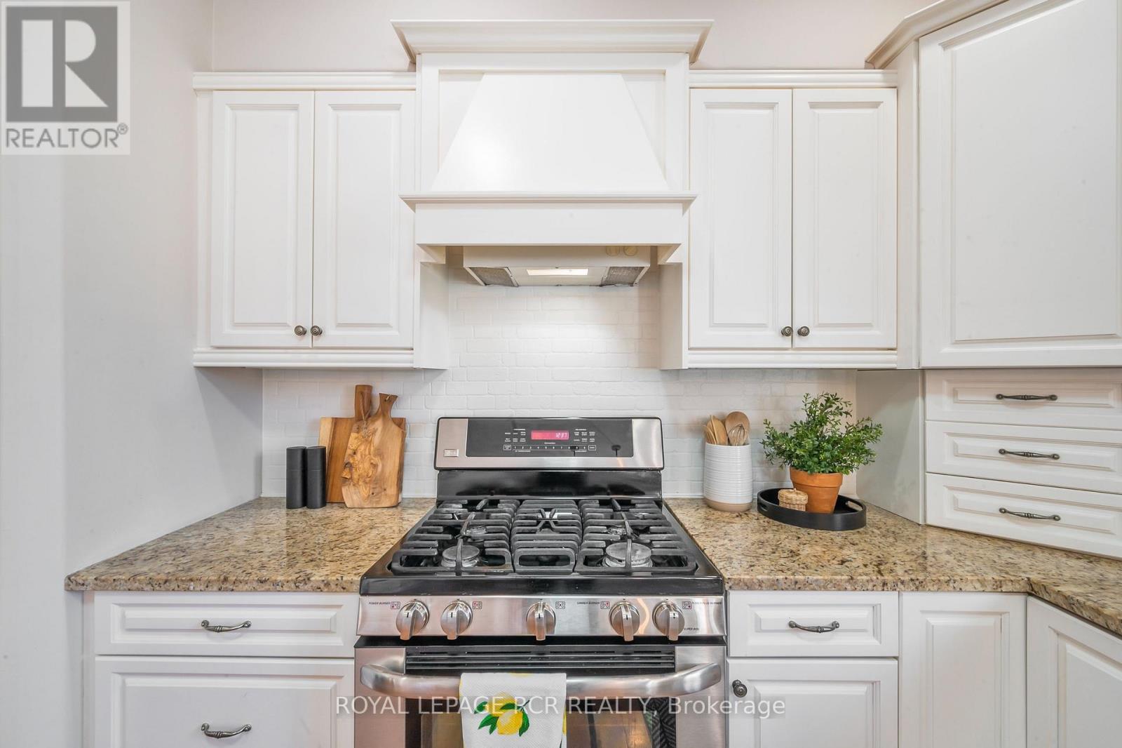 8 Madill Drive, Mono, Ontario  L9W 6G3 - Photo 14 - X12442699