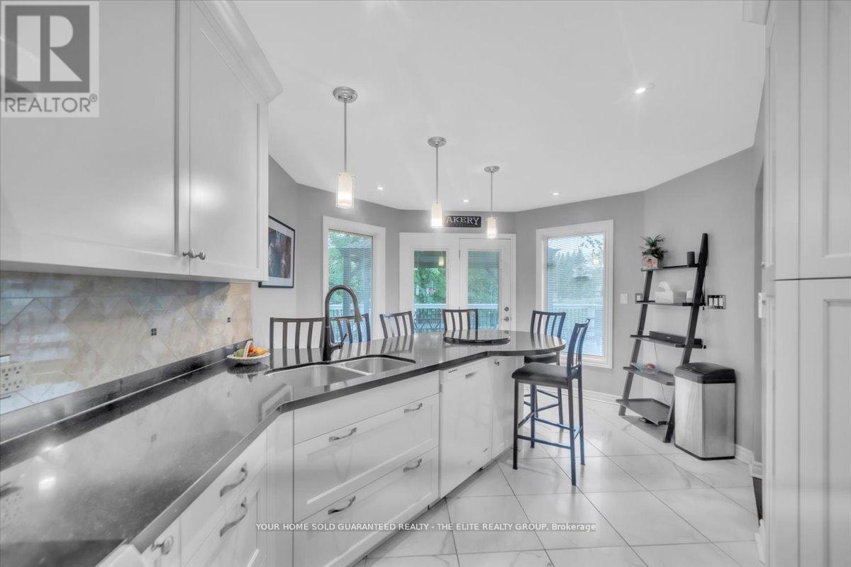 1146 Line Avenue, Pelham (Fonthill), Ontario  L3C 3C4 - Photo 4 - X12442702