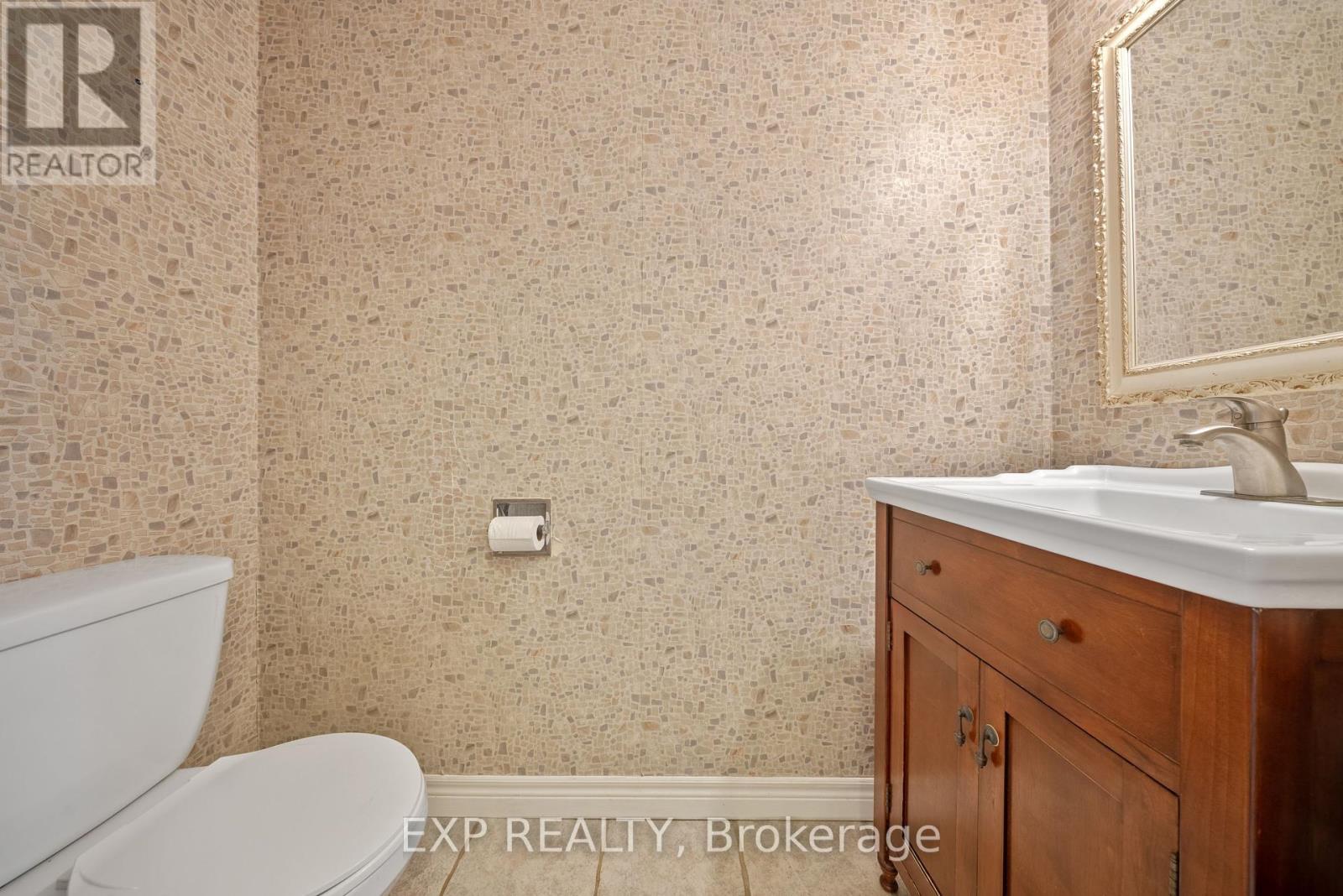 54 Pathfinder Crescent, Kitchener, Ontario  N2P 1S6 - Photo 11 - X12442710