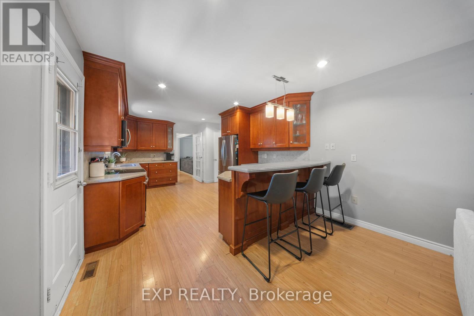 54 Pathfinder Crescent, Kitchener, Ontario  N2P 1S6 - Photo 15 - X12442710