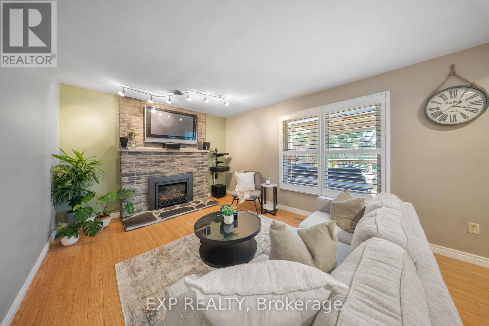 54 Pathfinder Crescent, Kitchener, Ontario  N2P 1S6 - Photo 18 - X12442710