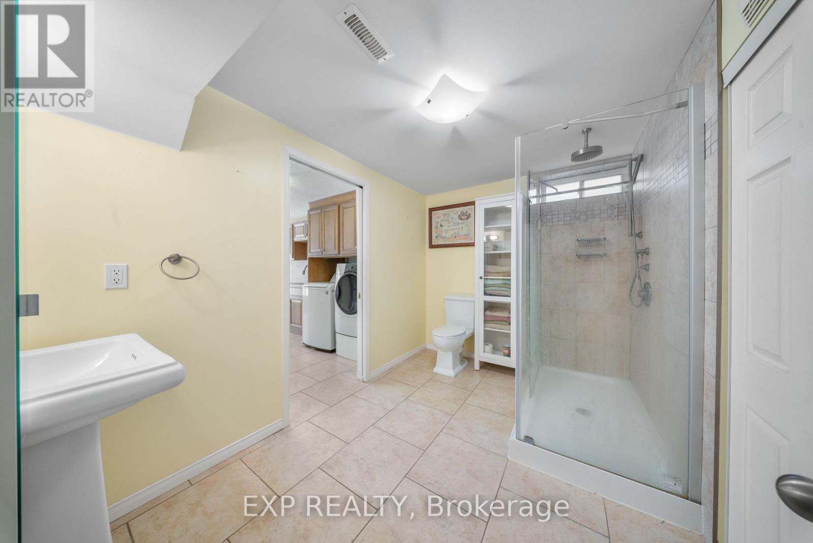 54 Pathfinder Crescent, Kitchener, Ontario  N2P 1S6 - Photo 26 - X12442710