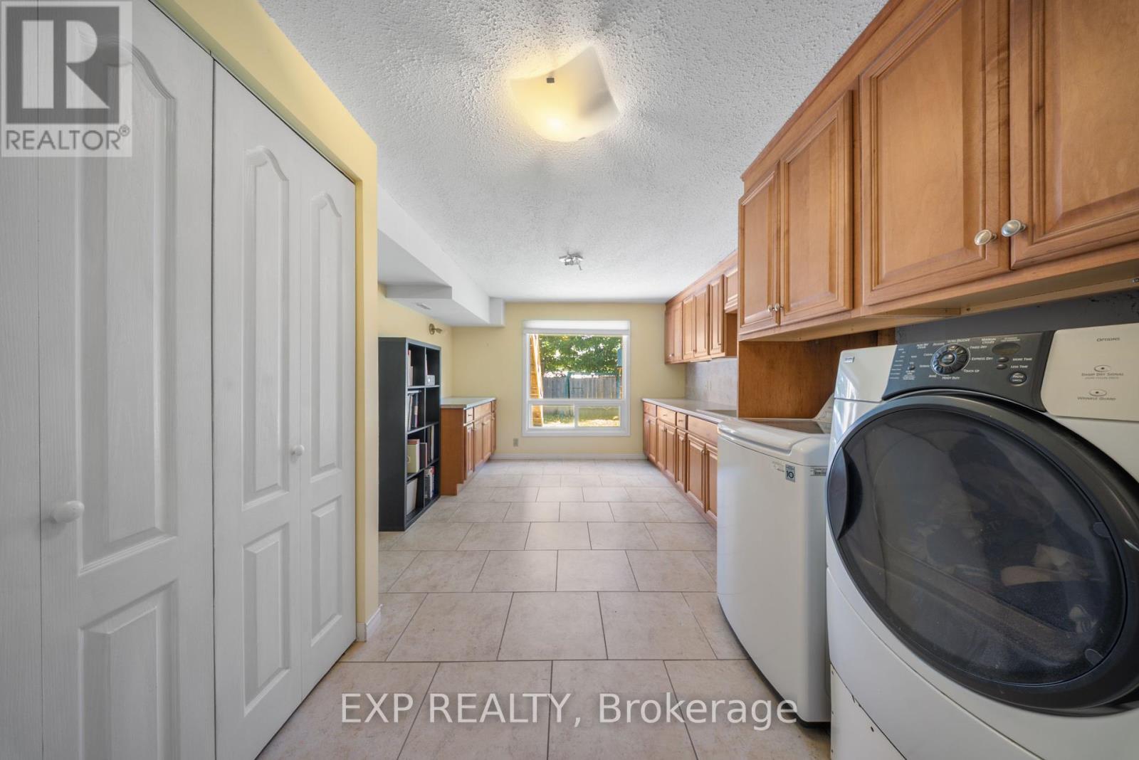 54 Pathfinder Crescent, Kitchener, Ontario  N2P 1S6 - Photo 27 - X12442710