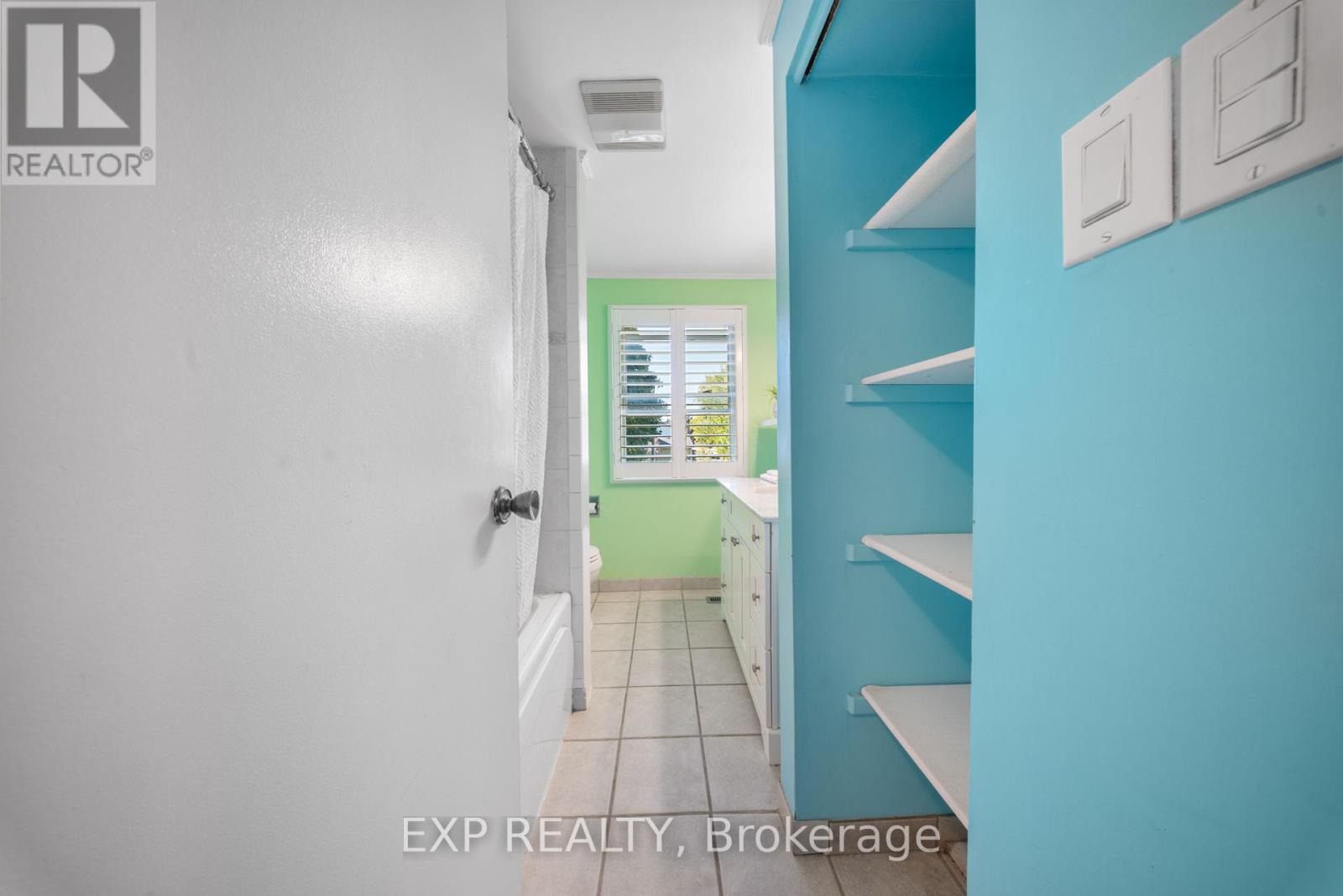 54 Pathfinder Crescent, Kitchener, Ontario  N2P 1S6 - Photo 31 - X12442710