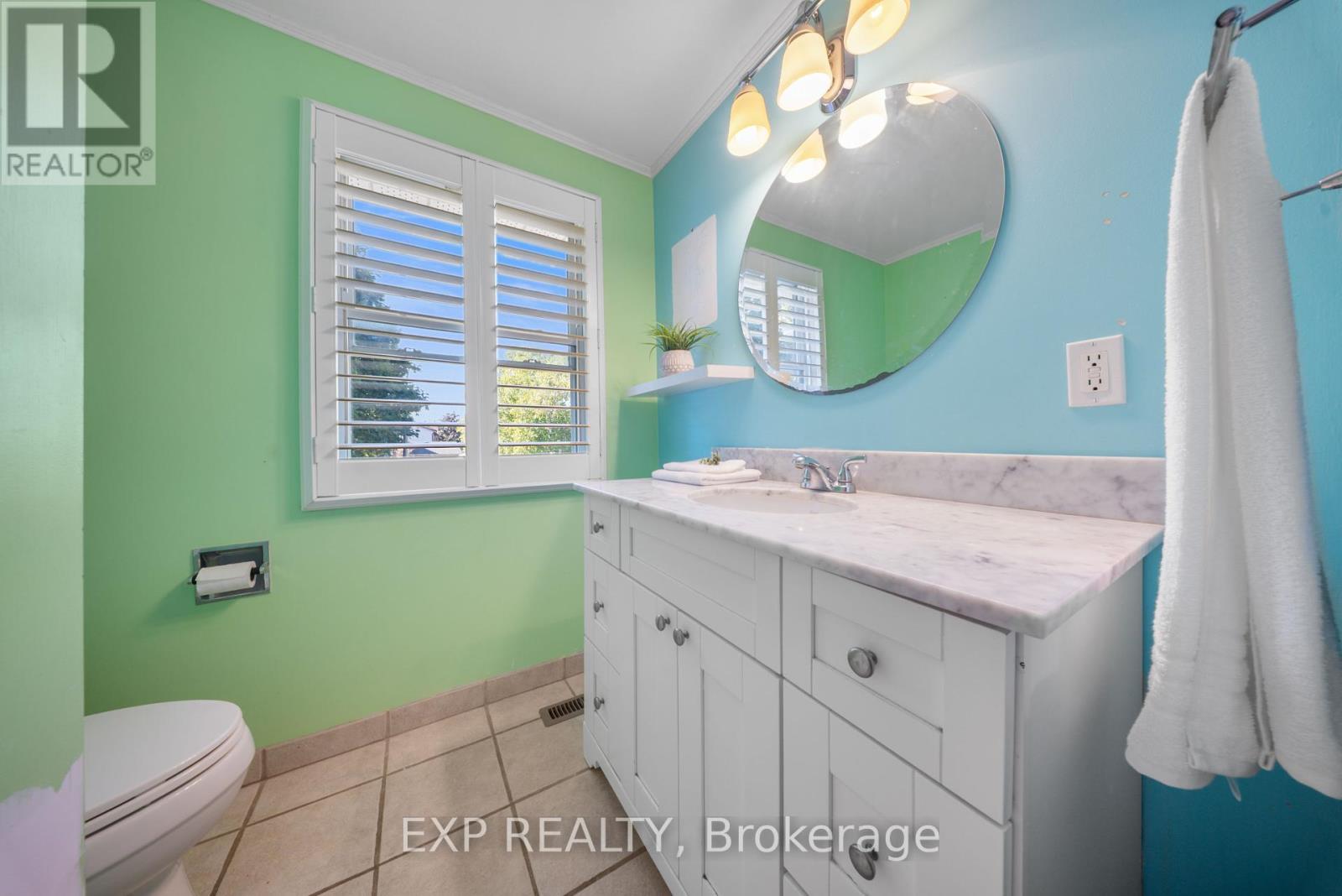 54 Pathfinder Crescent, Kitchener, Ontario  N2P 1S6 - Photo 32 - X12442710