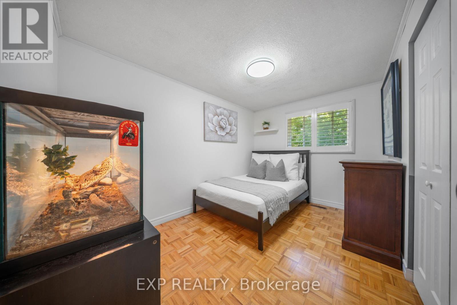 54 Pathfinder Crescent, Kitchener, Ontario  N2P 1S6 - Photo 33 - X12442710