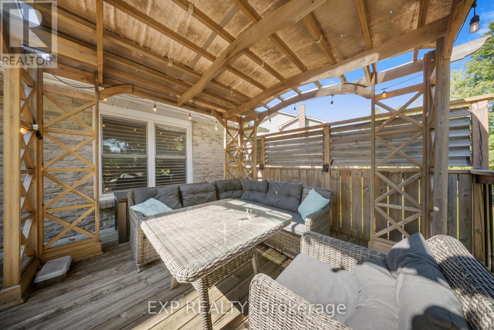 54 Pathfinder Crescent, Kitchener, Ontario  N2P 1S6 - Photo 38 - X12442710