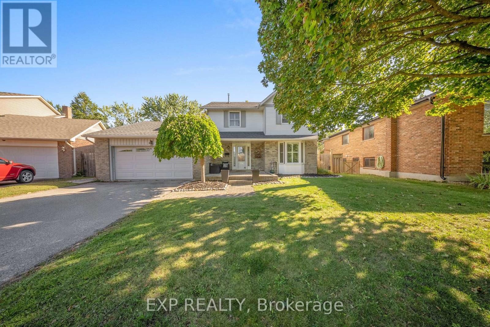 54 Pathfinder Crescent, Kitchener, Ontario  N2P 1S6 - Photo 4 - X12442710