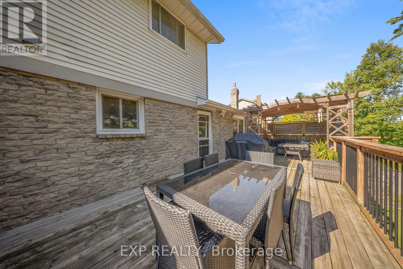 54 Pathfinder Crescent, Kitchener, Ontario  N2P 1S6 - Photo 41 - X12442710