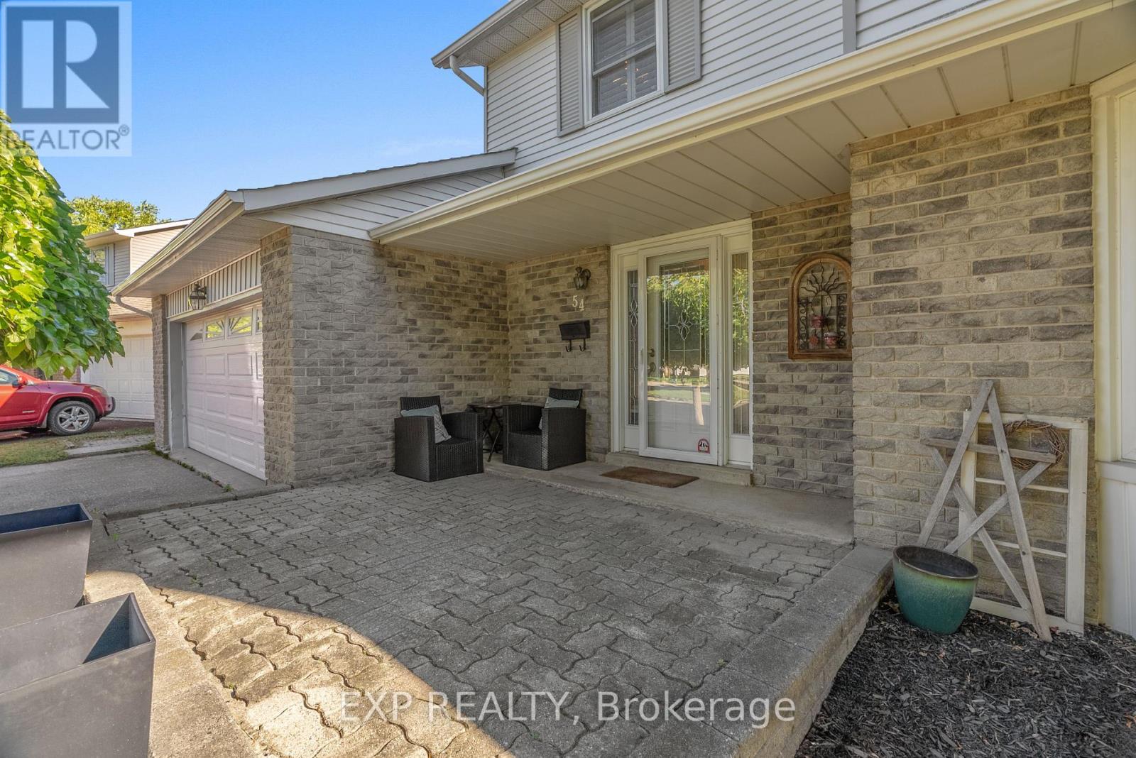 54 Pathfinder Crescent, Kitchener, Ontario  N2P 1S6 - Photo 8 - X12442710