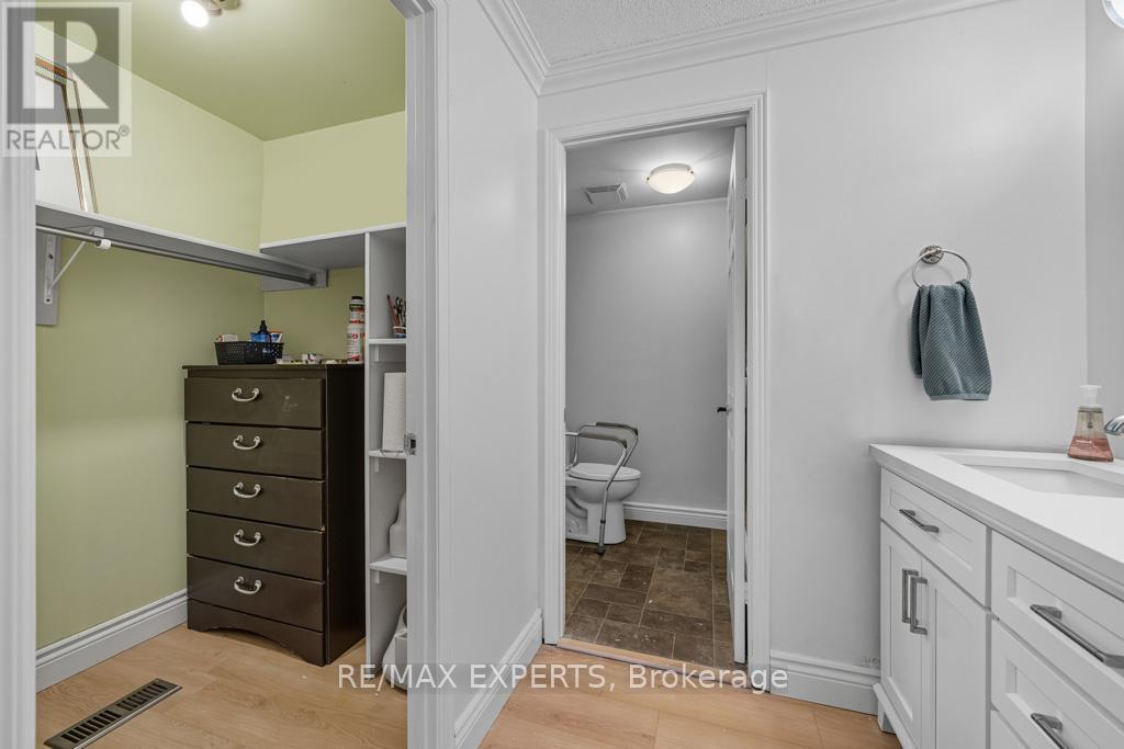 5 - 460 Beechwood Place, Waterloo, Ontario  N2T 1Z1 - Photo 29 - X12442722