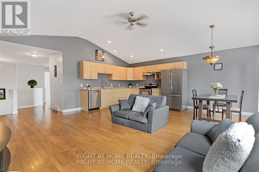 9 Discovery Court, Chatham-Kent (Ne), Ontario  N7L 0A3 - Photo 14 - X12442728