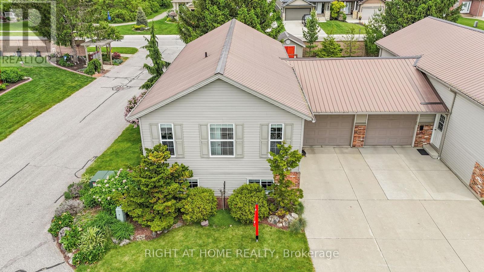 9 Discovery Court, Chatham-Kent (Ne), Ontario  N7L 0A3 - Photo 2 - X12442728