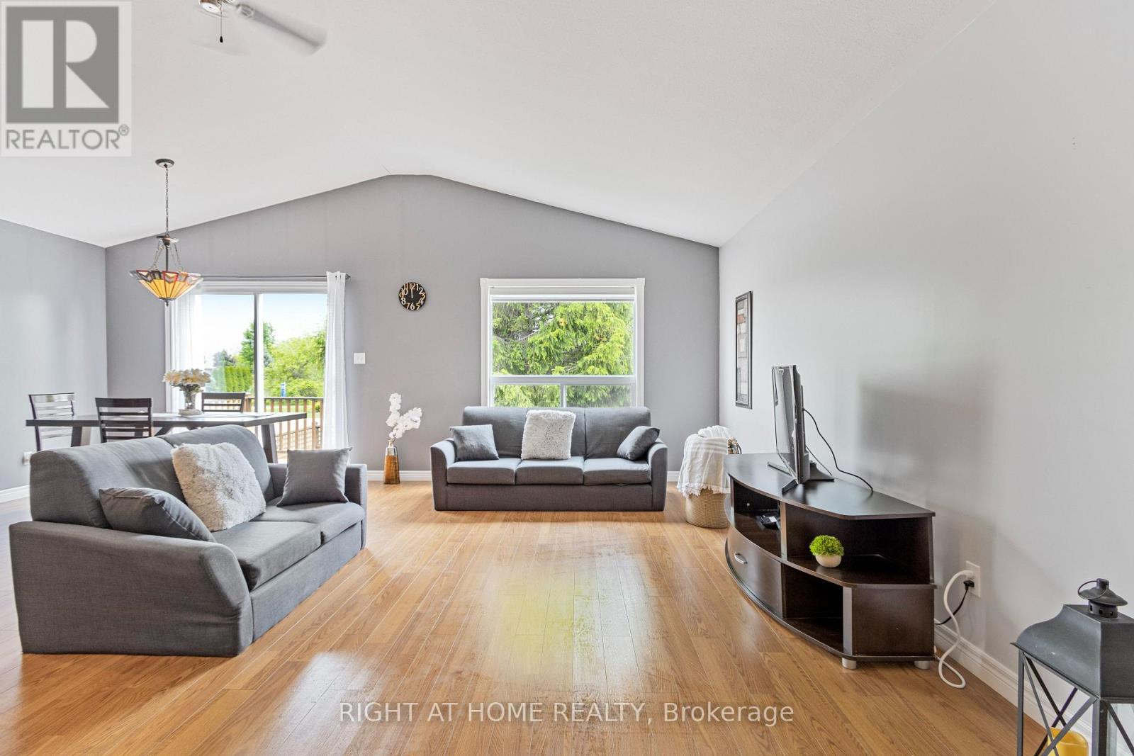 9 Discovery Court, Chatham-Kent (Ne), Ontario  N7L 0A3 - Photo 7 - X12442728