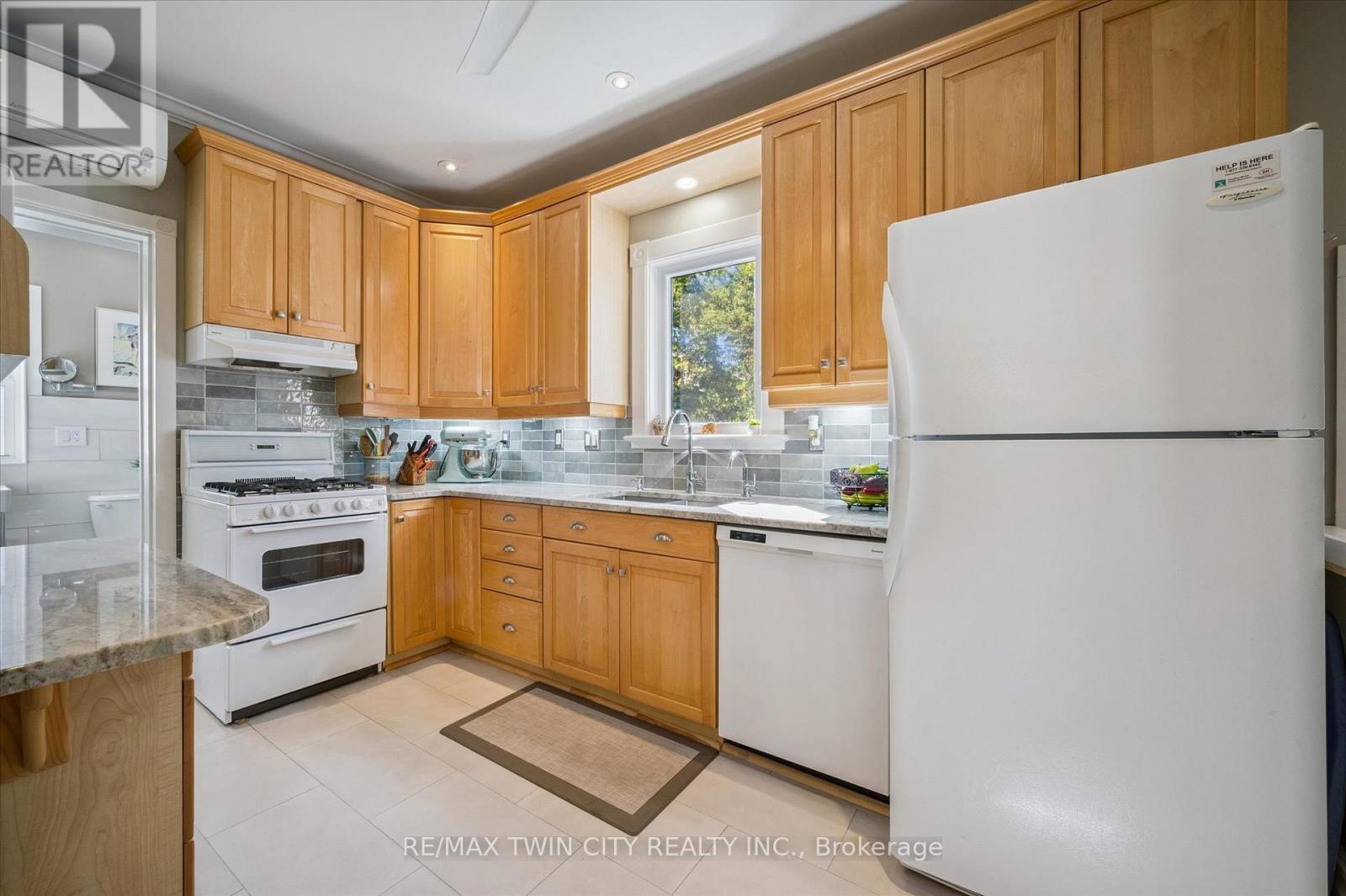 45 Samuel Street, Kitchener, Ontario  N2H 1P2 - Photo 13 - X12442751