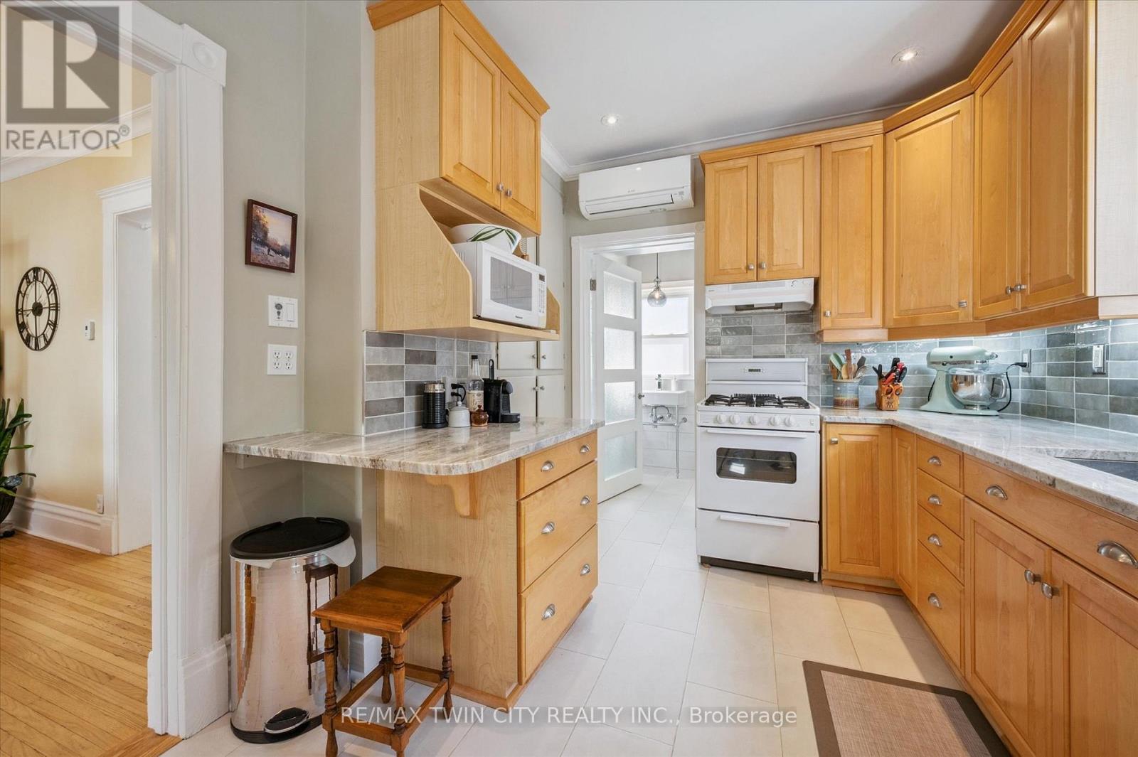 45 Samuel Street, Kitchener, Ontario  N2H 1P2 - Photo 14 - X12442751