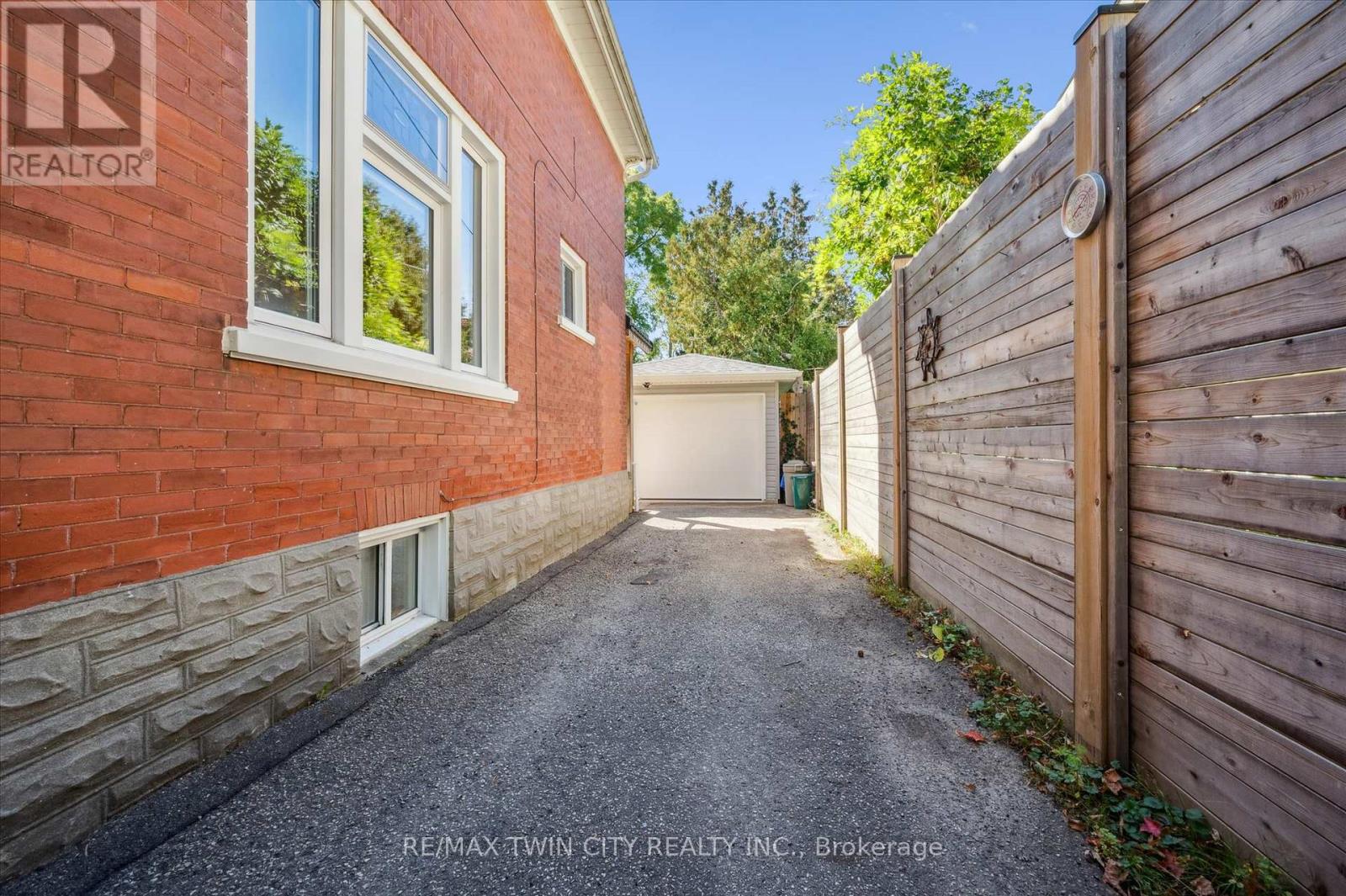 45 Samuel Street, Kitchener, Ontario  N2H 1P2 - Photo 35 - X12442751