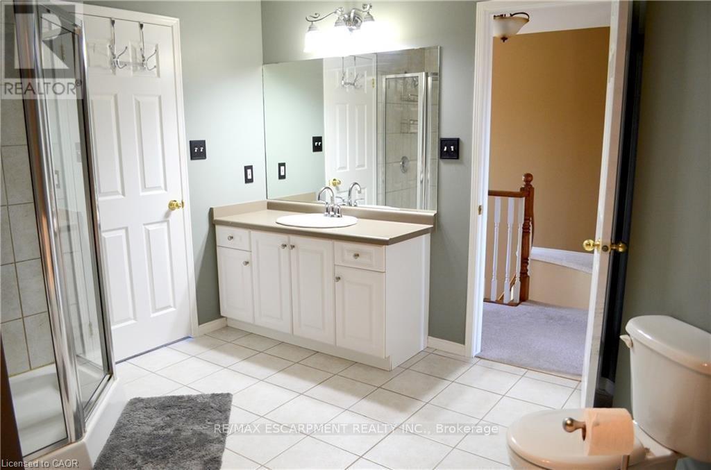 122 Foxborough Drive, Hamilton, Ontario  L9G 4Z1 - Photo 13 - X12442817