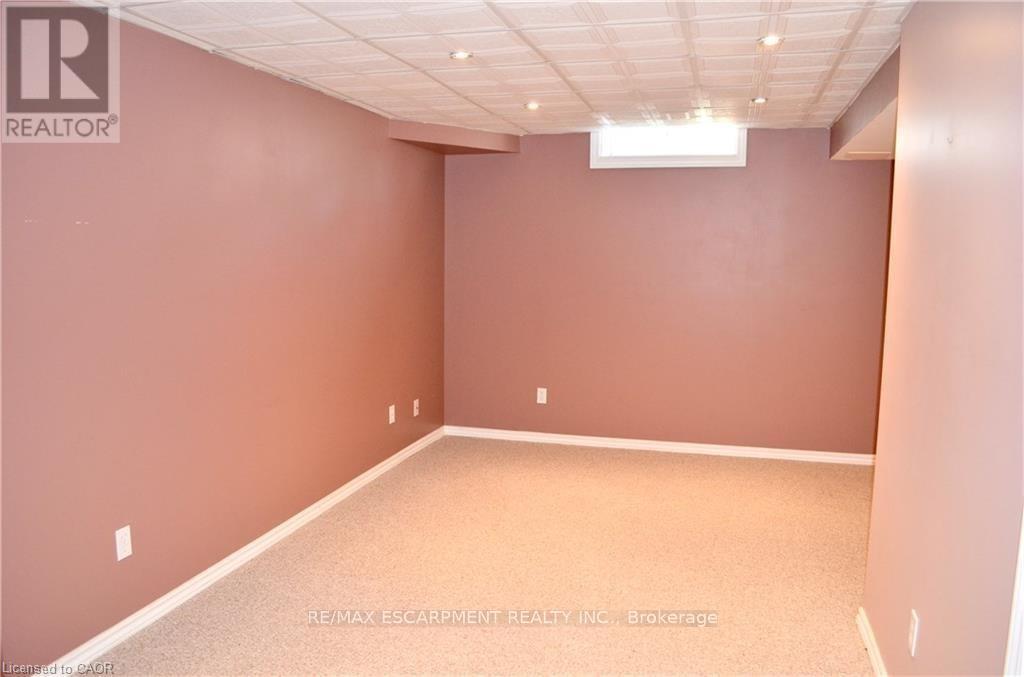122 Foxborough Drive, Hamilton, Ontario  L9G 4Z1 - Photo 14 - X12442817
