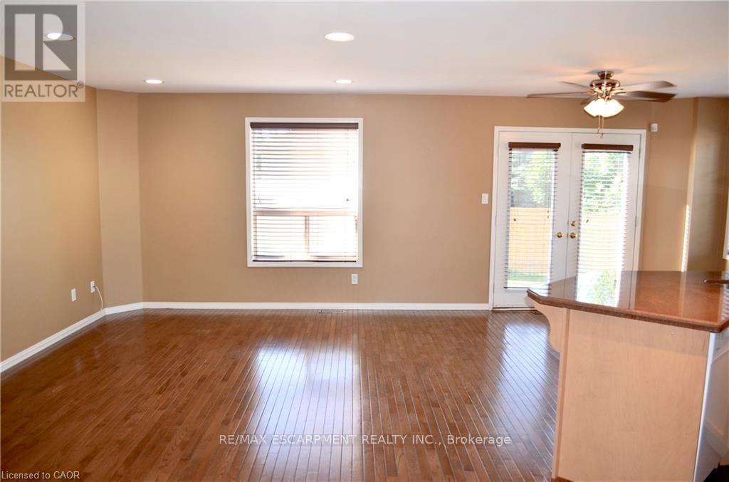 122 Foxborough Drive, Hamilton, Ontario  L9G 4Z1 - Photo 7 - X12442817