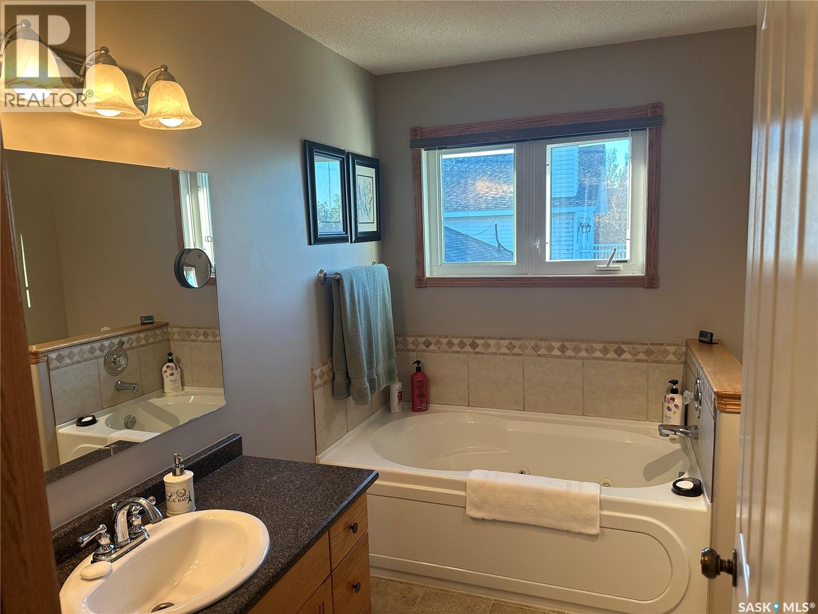 159 Sarah Drive S, Elbow, Saskatchewan  S0H 1J0 - Photo 18 - SK020036