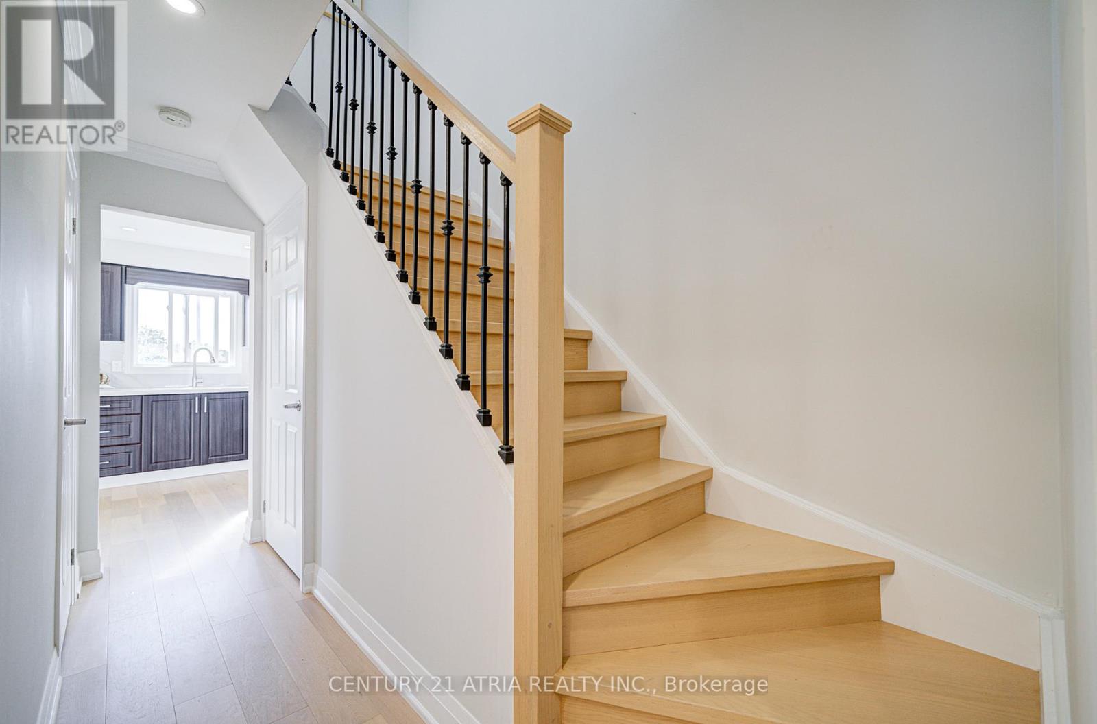111 Bedale Crescent, Markham (Milliken Mills West), Ontario  L3R 3N9 - Photo 5 - N12440915