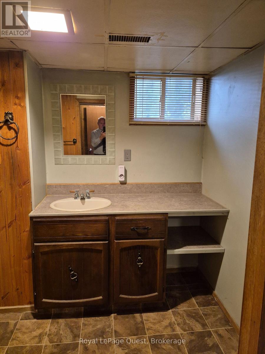 129 Simcoe Street, Orillia, Ontario  L3V 1G8 - Photo 25 - S12442964