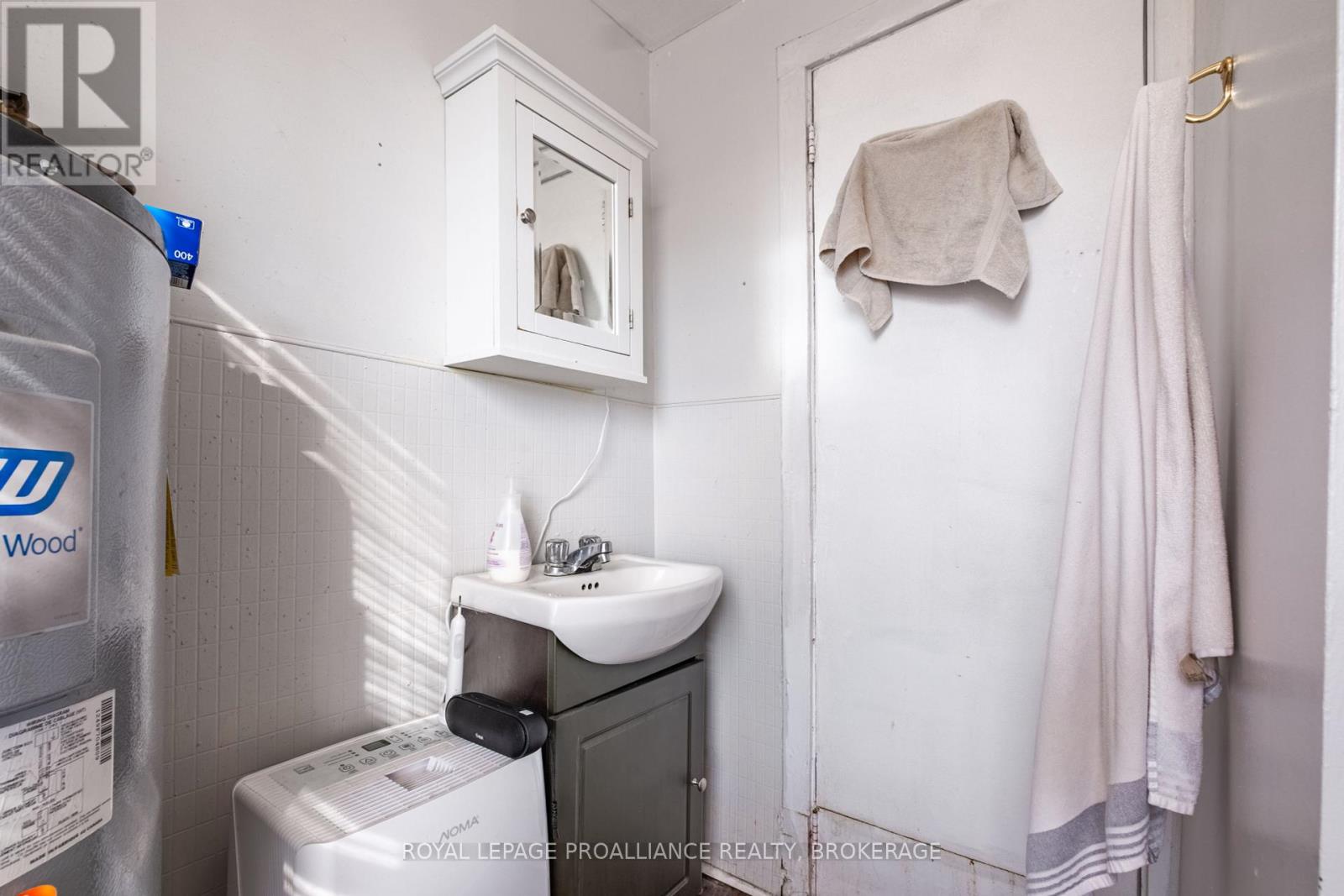 93 Cherry Street, Kingston, Ontario  K7K 3W7 - Photo 22 - X12443042