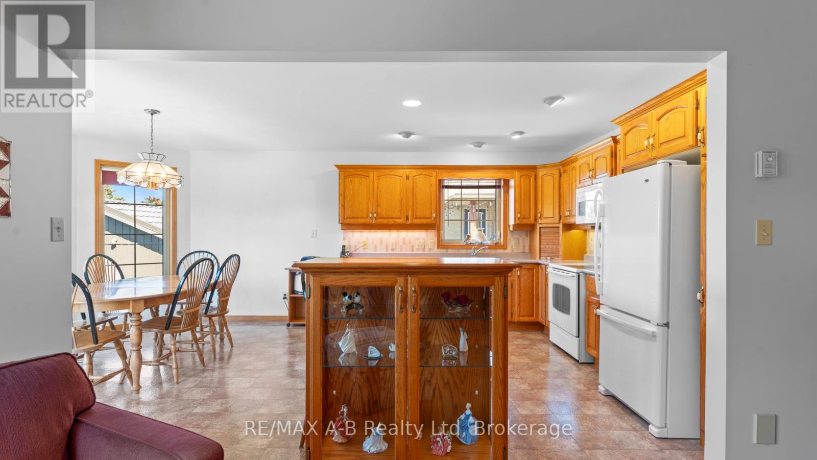 198 Wimpole Street, West Perth, Ontario  N0K 1N0 - Photo 11 - X12442922