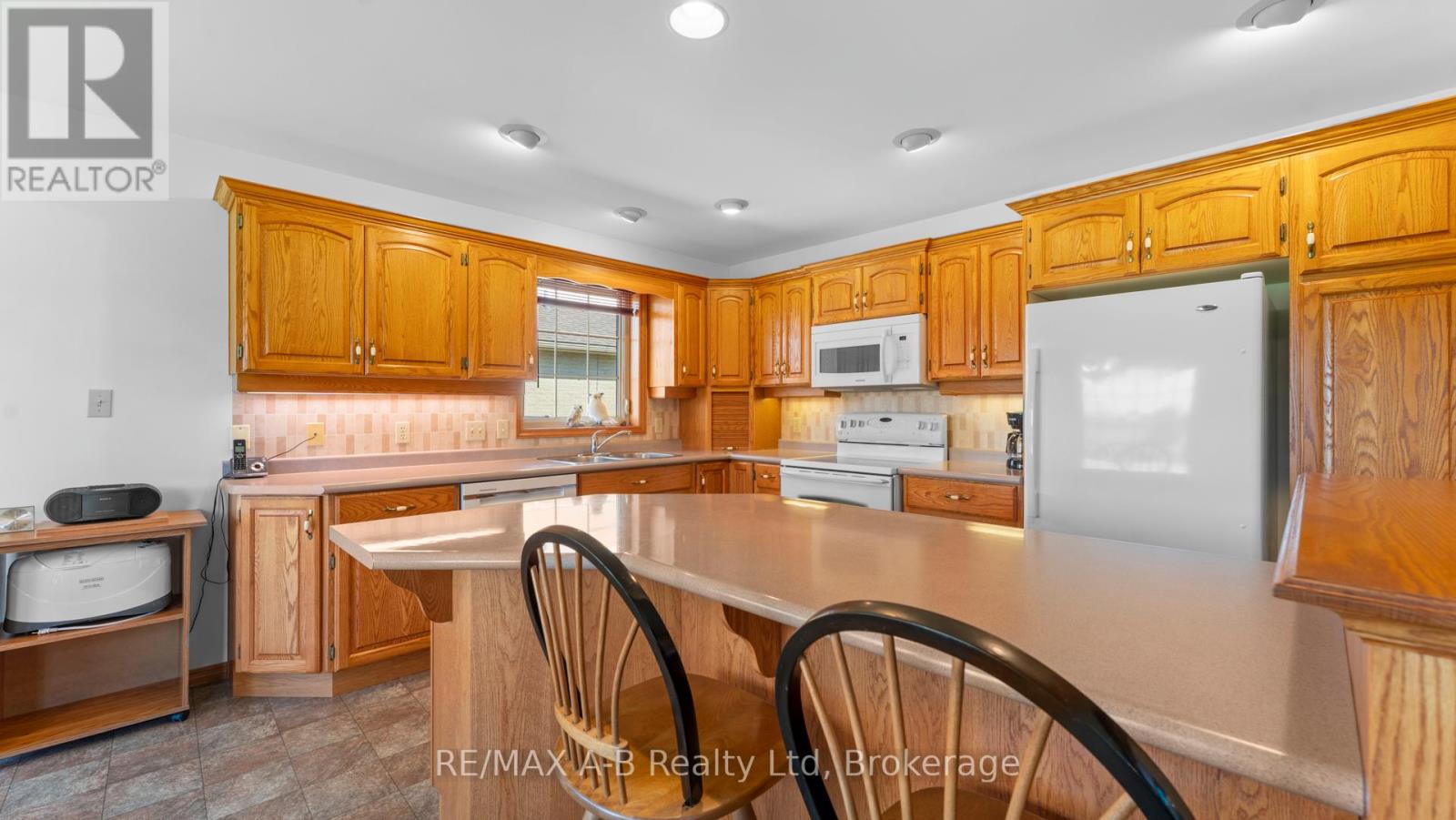 198 Wimpole Street, West Perth, Ontario  N0K 1N0 - Photo 13 - X12442922