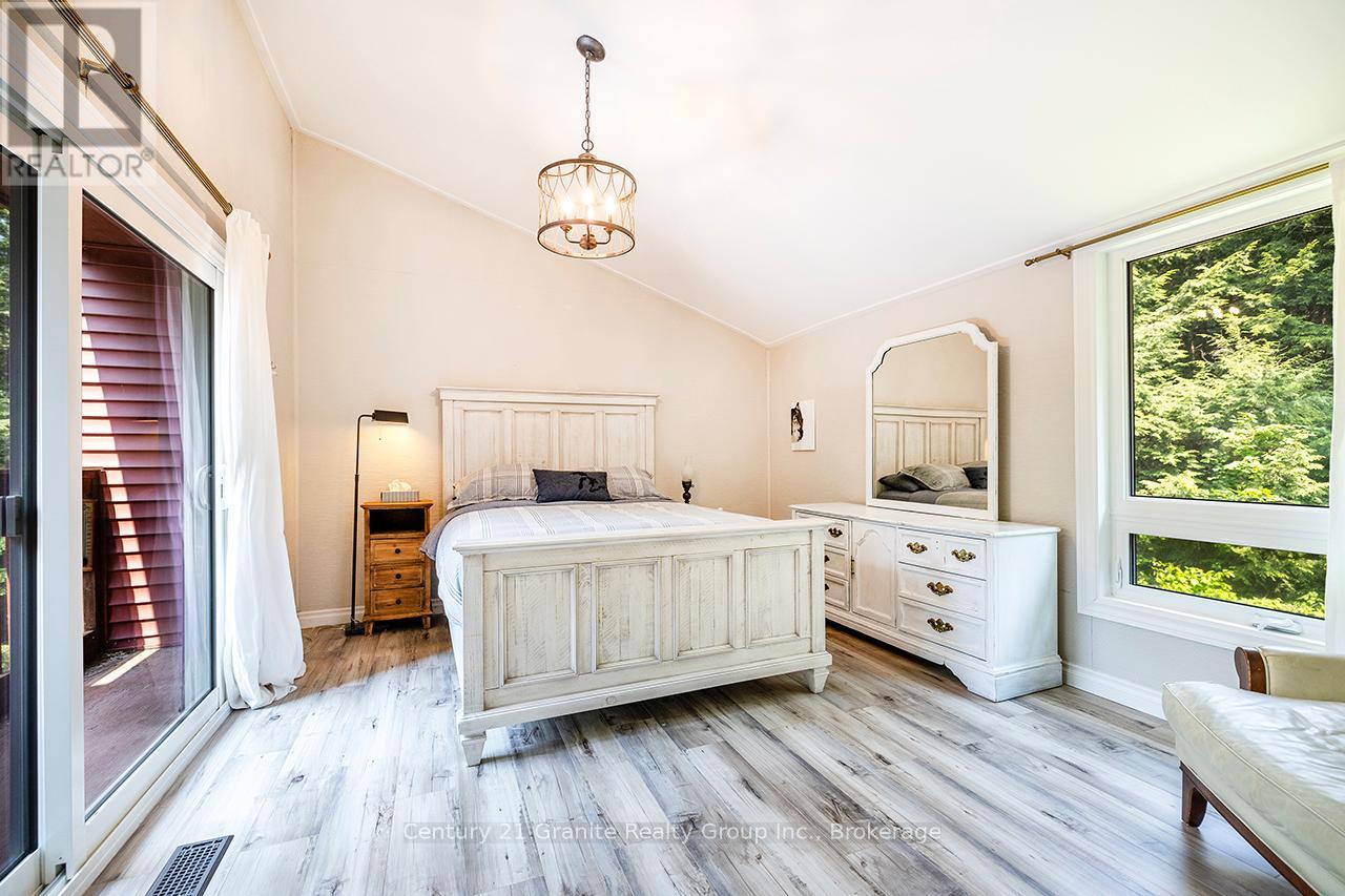85 Nevison Drive, Kawartha Lakes, Ontario  K0M 2L0 - Photo 15 - X12442998