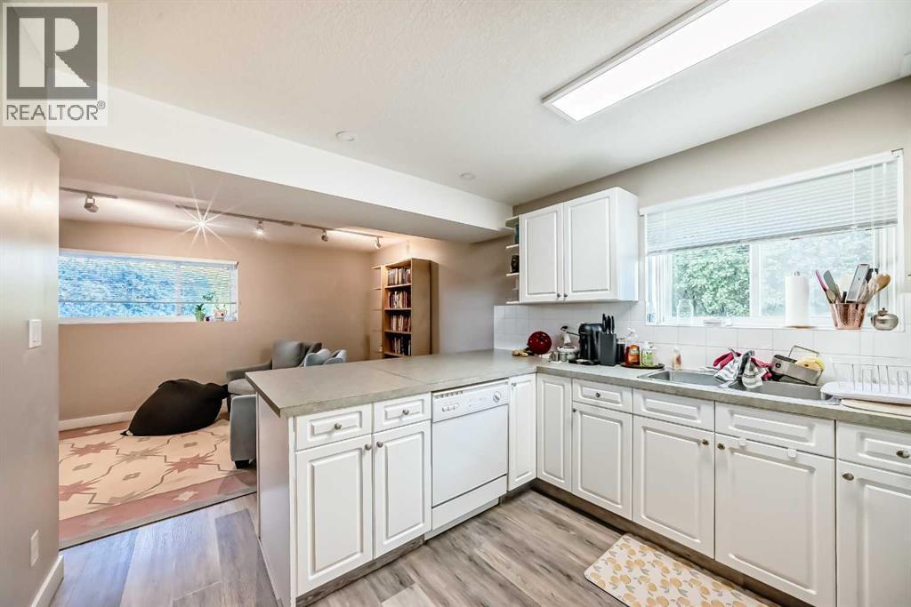 2037/2039 30 Street Sw, Calgary, Alberta  T3E 2L6 - Photo 23 - A2259785