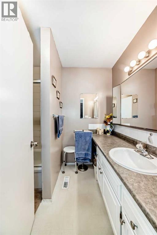 2037/2039 30 Street Sw, Calgary, Alberta  T3E 2L6 - Photo 36 - A2259785