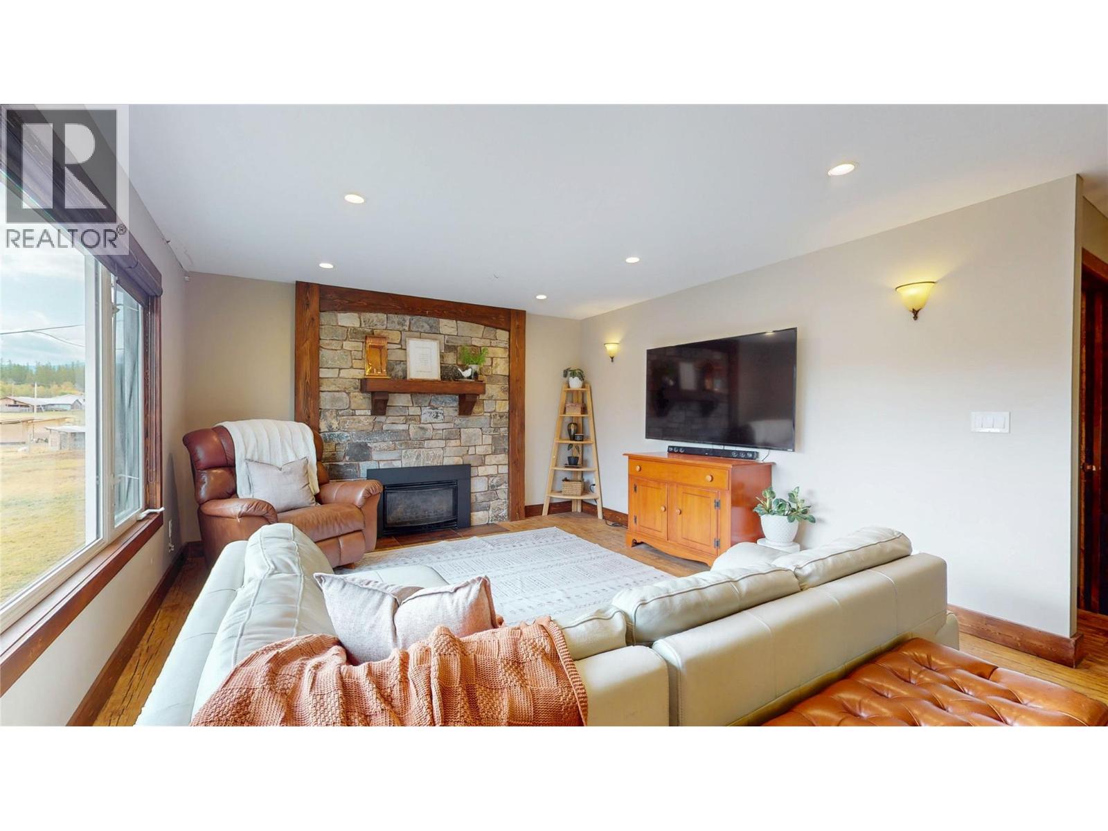 1359 38th Avenue S, Cranbrook, British Columbia  V1C 7A8 - Photo 3 - 10364585