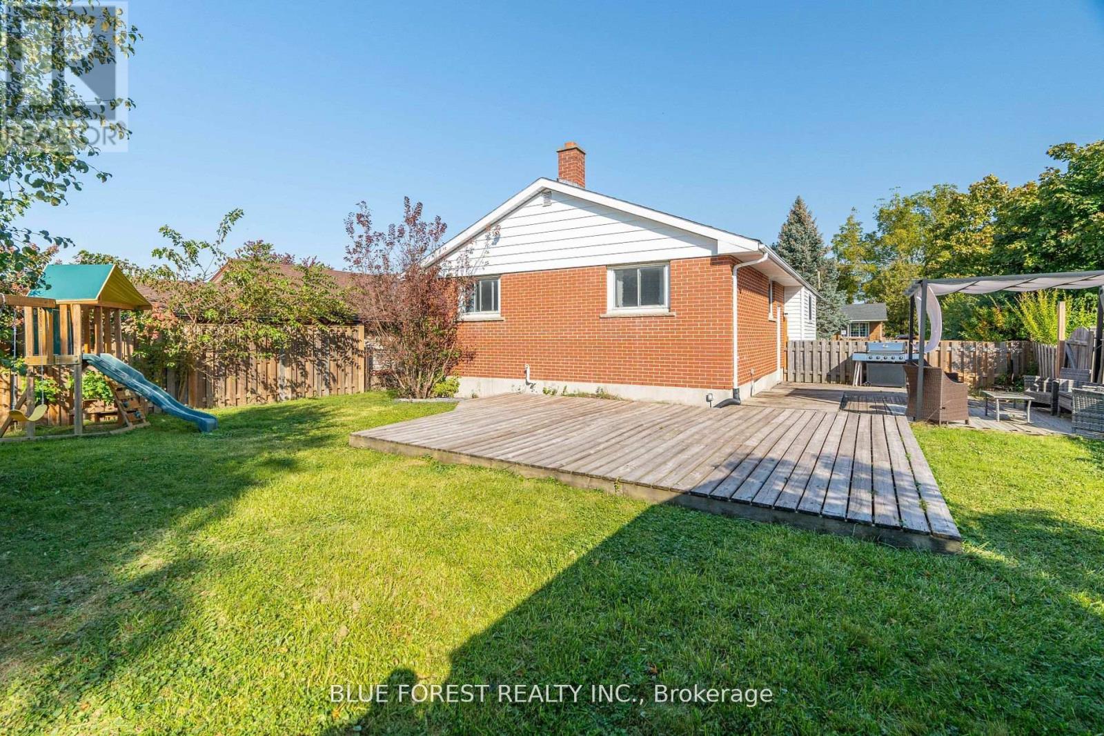 195 Myrtle Street, St. Thomas, Ontario  N5R 2G8 - Photo 5 - X12442982