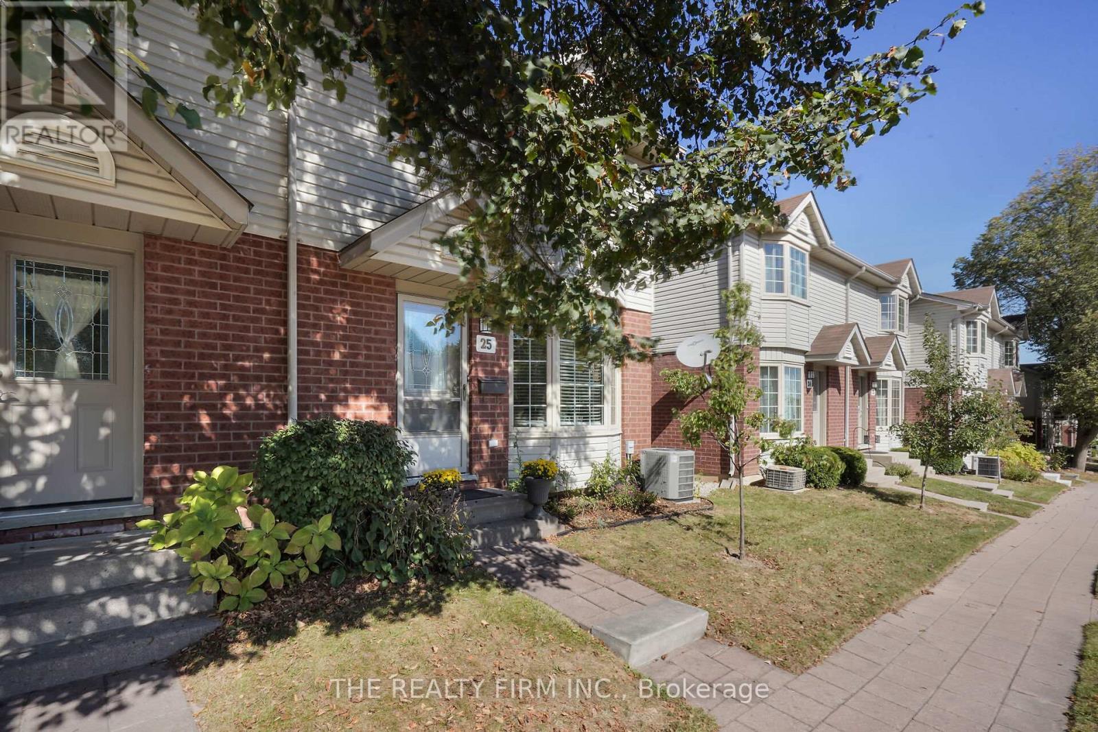 25 - 70 Chapman Court, London North (North I), Ontario  N6G 4Z4 - Photo 2 - X12442983